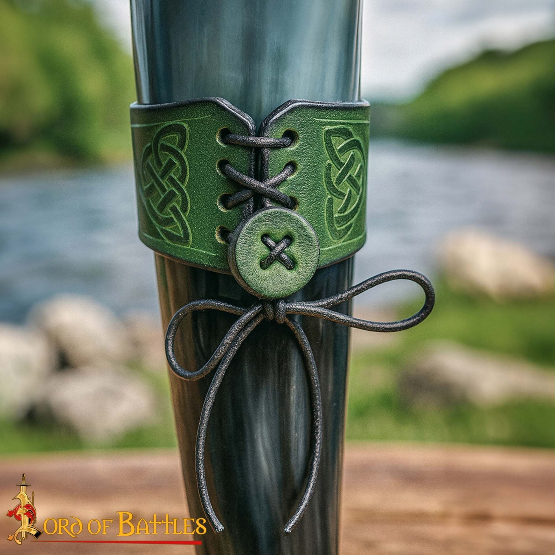 Cuerno de beber vikingo con funda de cuero y porta cinturón con nudo celta - imagen 7