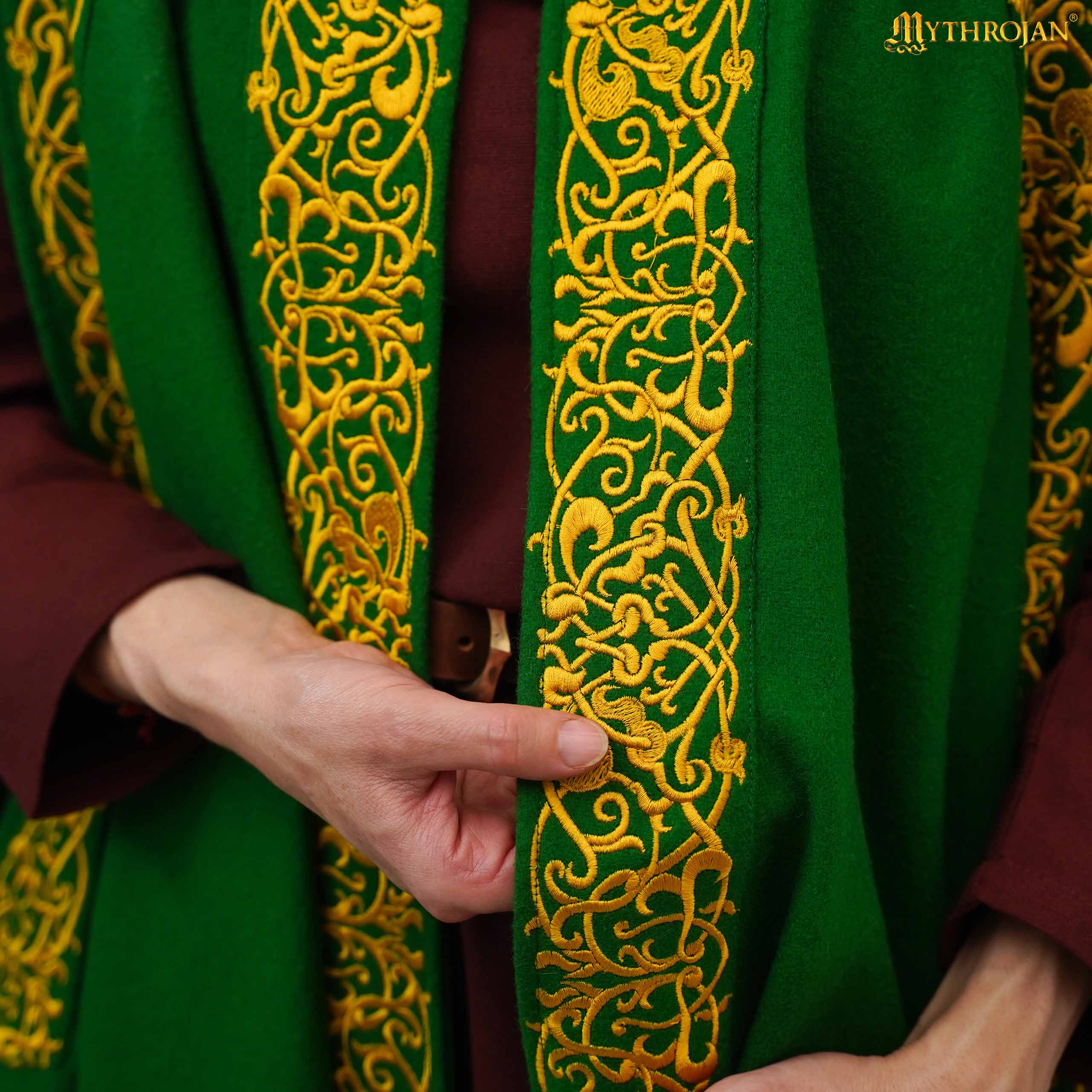Capa medieval de lana 70% con capucha y cierre de latón, bordada - imagen 11