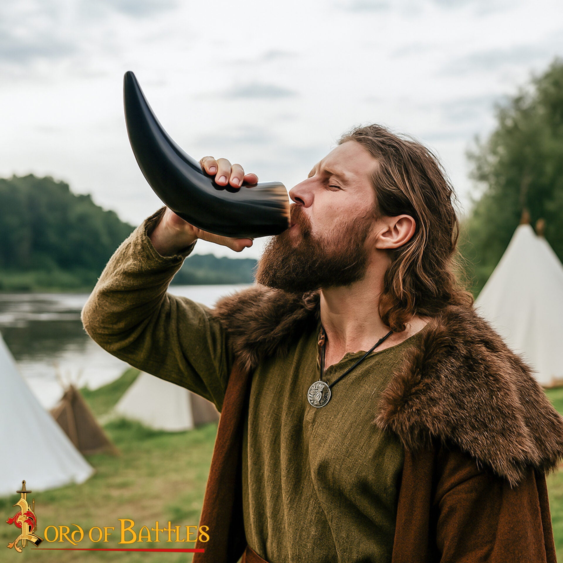 Cuerno de beber vikingo en cuerno de buey pulido