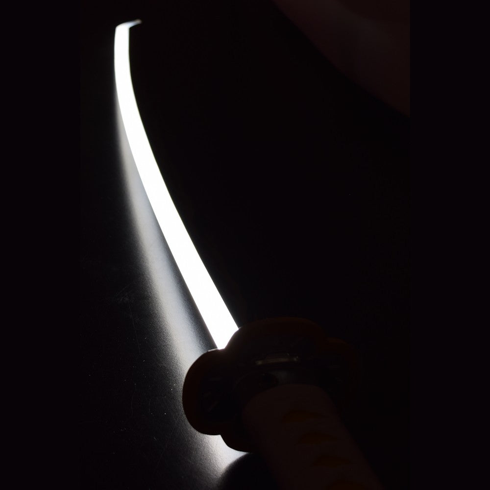 Imagen de Katana de zenitsu con luces Led y hoja de acero zs653gd parte de nuestra colección en Todo Medieval, sitio oficial.