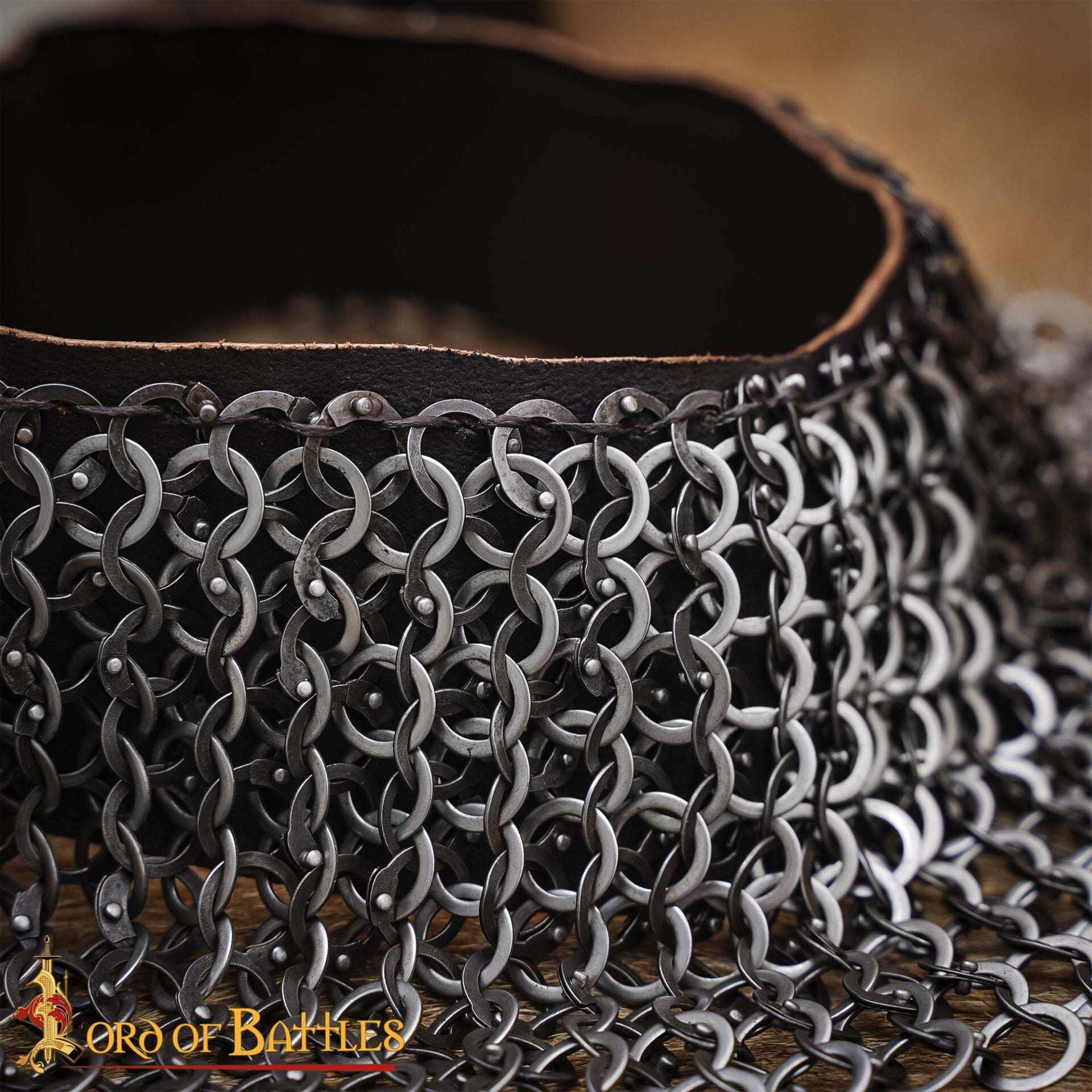 Imagen única de: Gorget de Cota de Malla / Estándar - Anillo Plano Remachado de 9 Mm con Anillos Sólidos Planos Alternos, Acero Inoxidable de Calibre 18 - Ideal para Combate en Escenarios y Recreaciones