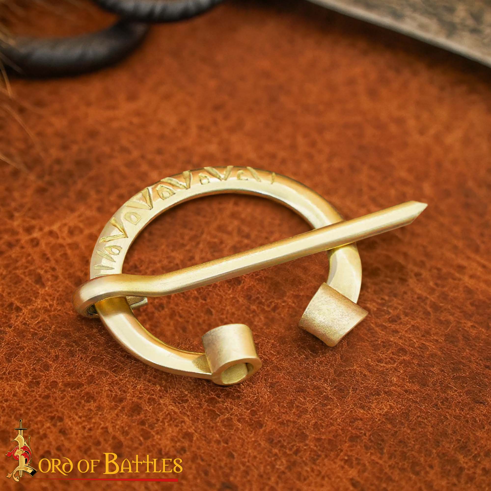 Broche penannular de latón para capa - estilos medievales - imagen 18