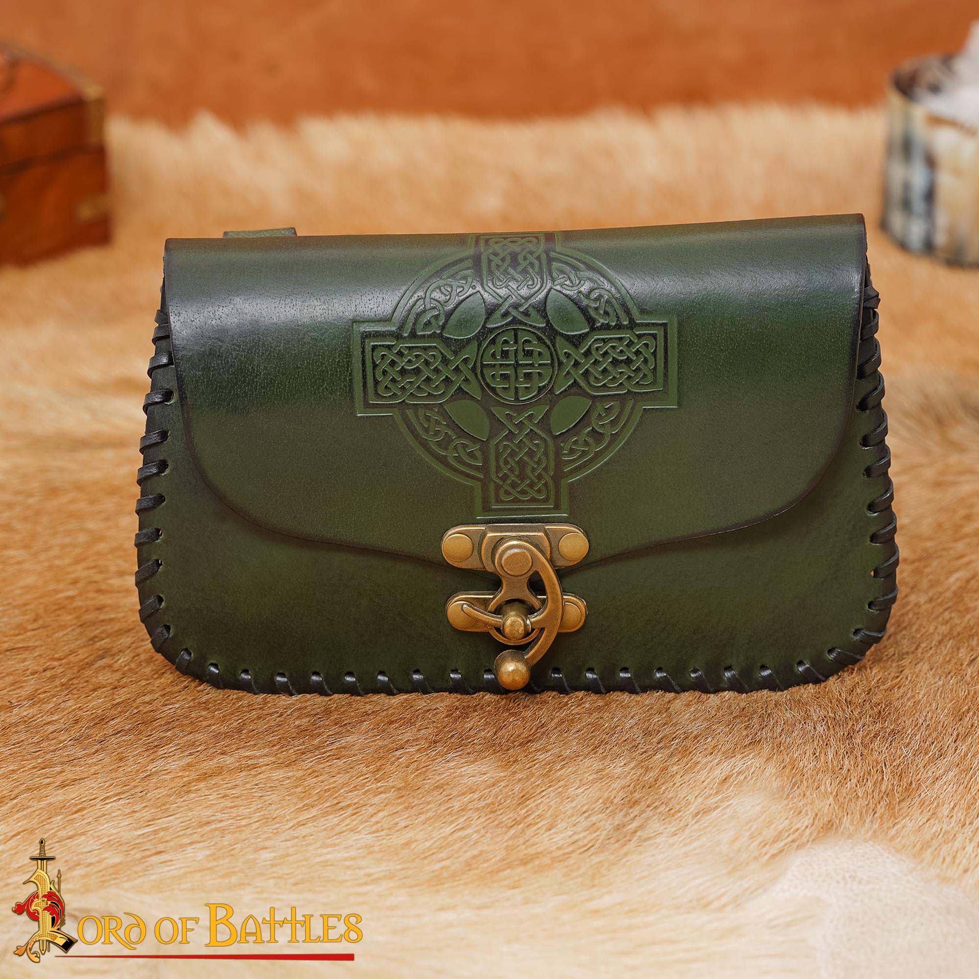 Bolsa de cinturón medieval de cuero genuino con cruz celta grabada — hecha a mano