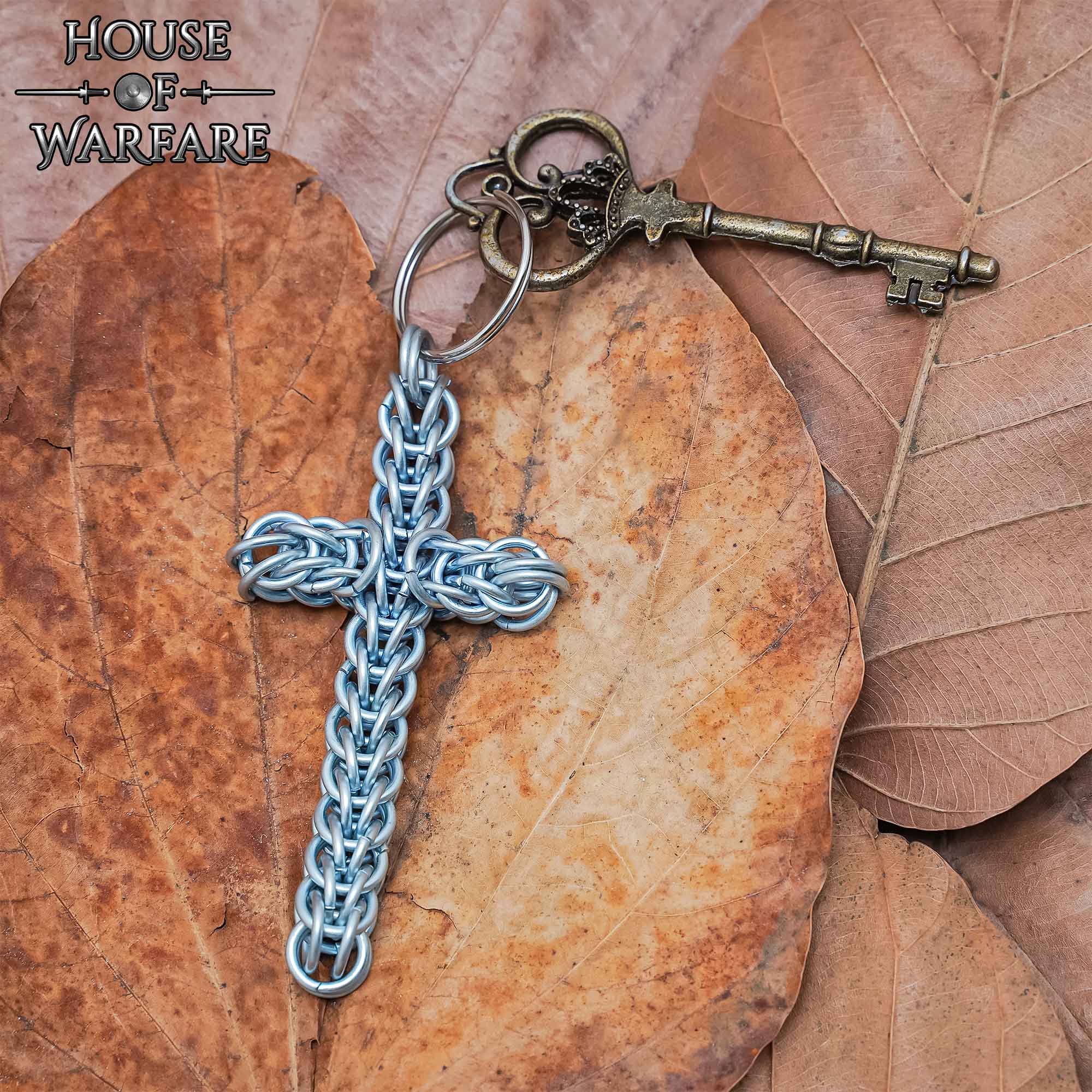 Imagen única de: Llavero Rústico con Cruz de Cota de Malla - Anillo Conificado de 10 Mm - Acero Dulce de Calibre 16 - Ideal para Larp, Cosplay y Reenactments