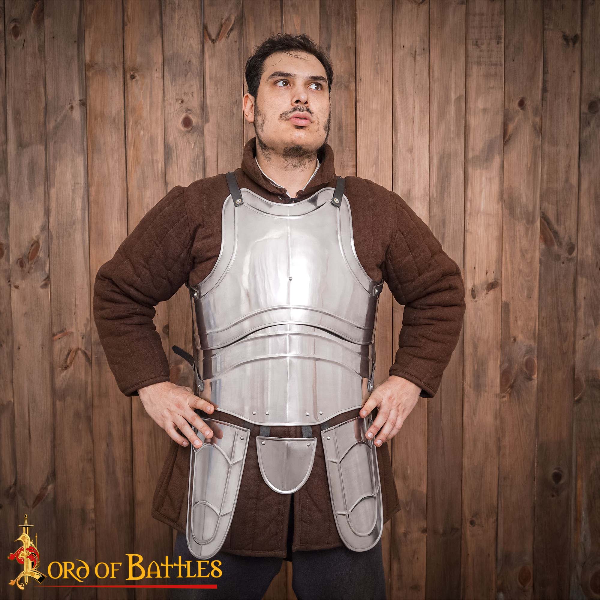 Coraza medieval de acero con tassets (pulido)
