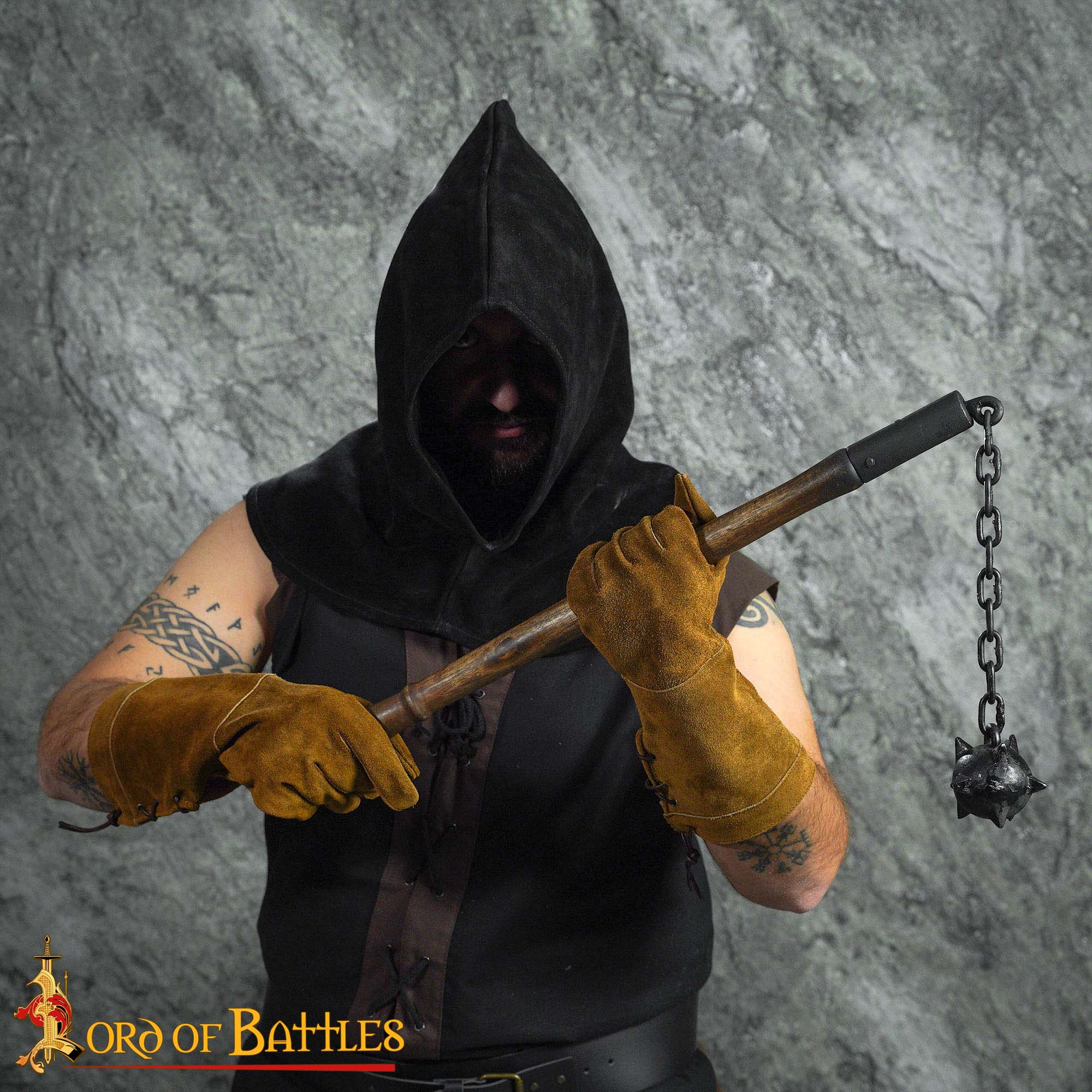 Imagen única de: Maza de cadena medieval tardía con bola con púas y mango de madera