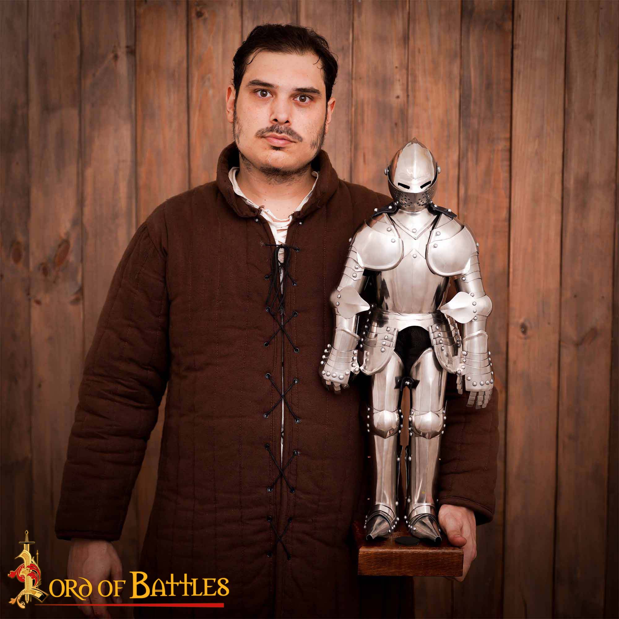 Imagen única de: Armadura de Caballero en Miniatura - Acero Inoxidable Pulido - Calibre 22