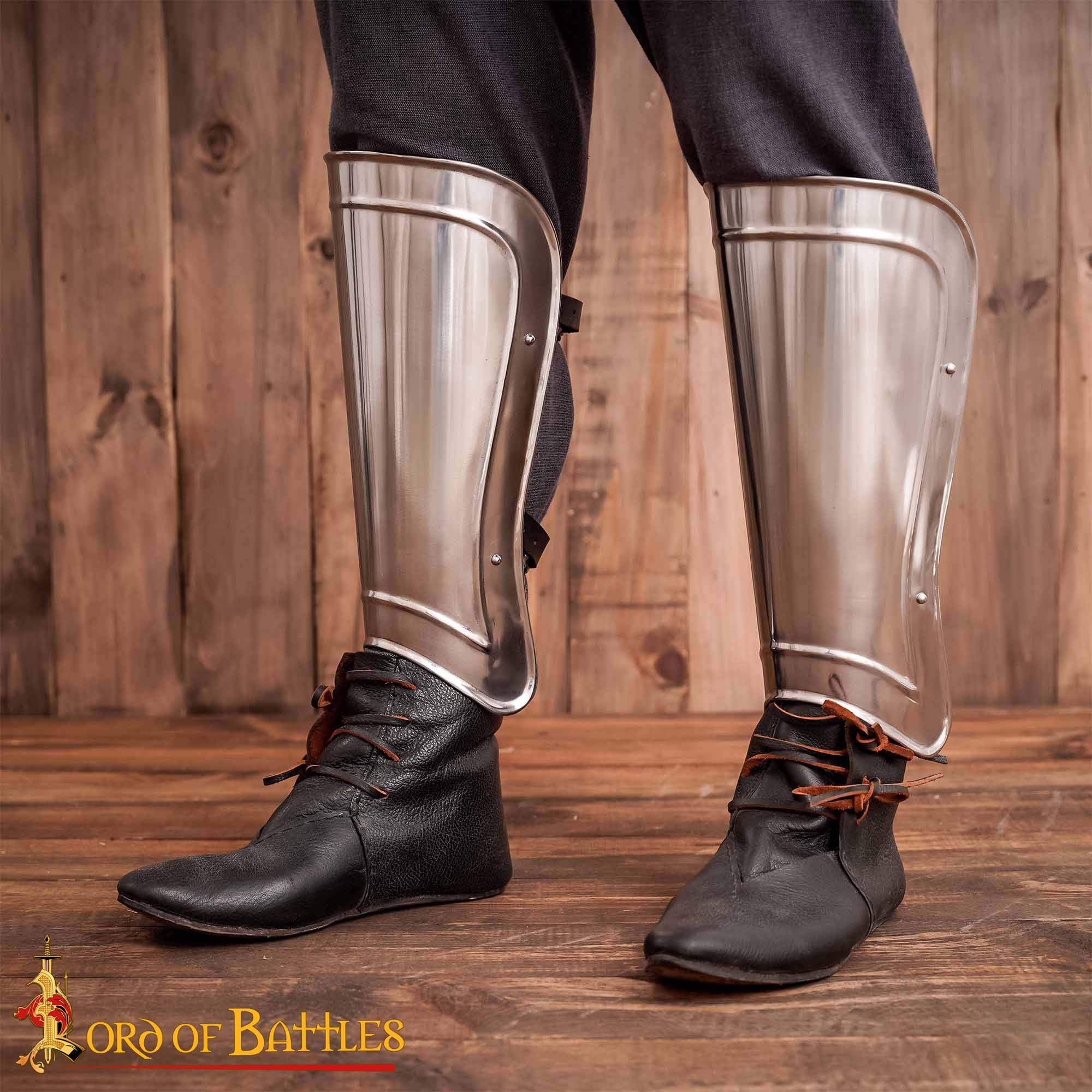 Imagen única de: Grebas Medievales de Acero Liso - Armadura de Piernas del Siglo Xiv para Guerreros Listos para la Batalla