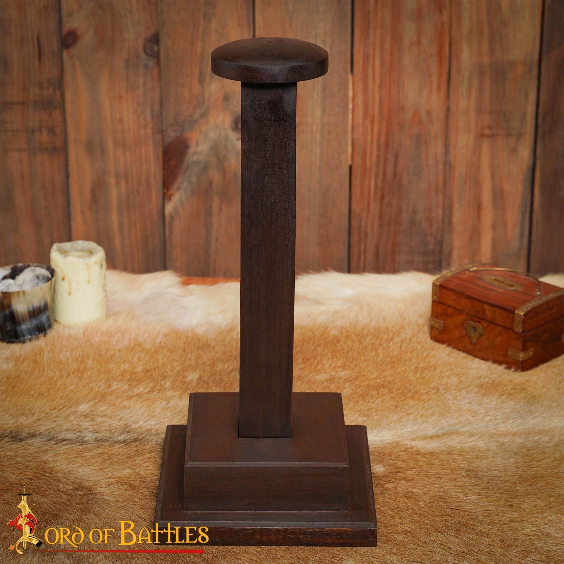Imagen única de: Soporte de Madera Auténtica Hecho a Mano para Cascos con o sin Aventail