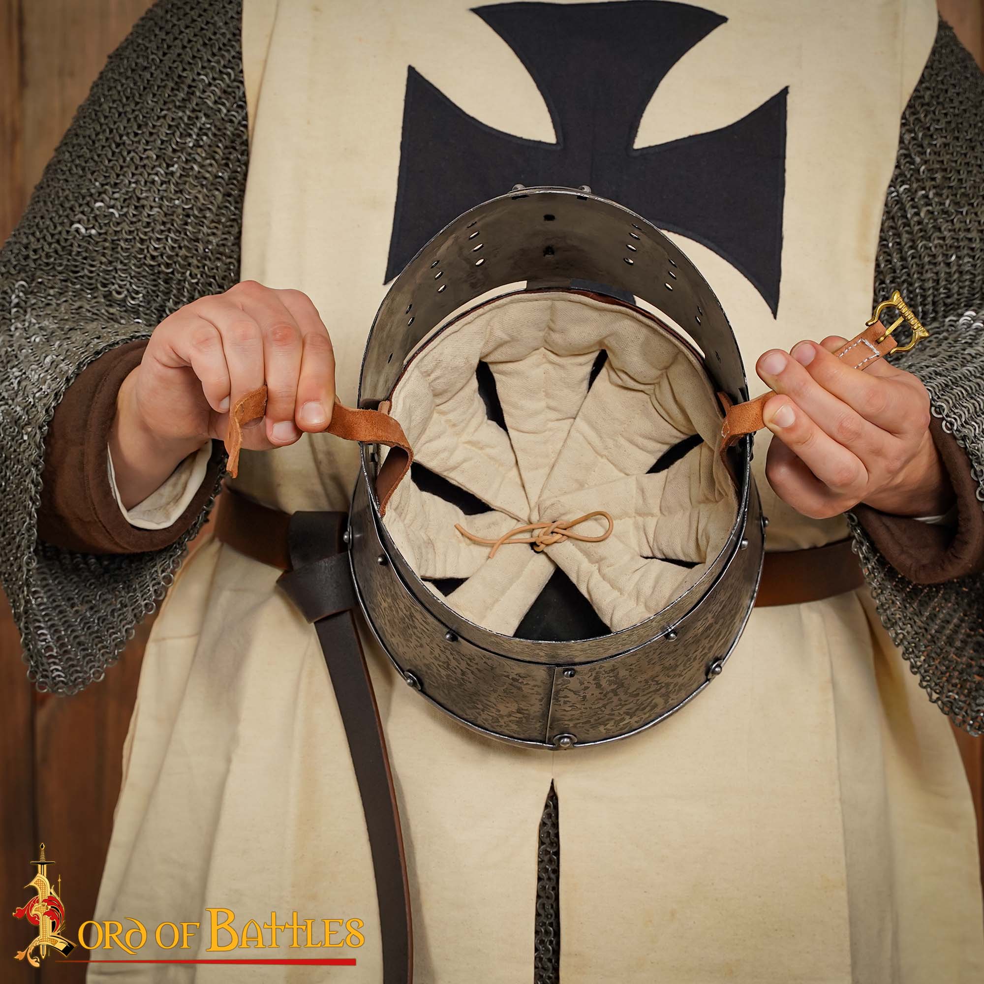 Imagen única de: Casco Cruzado Medieval Antiguo con Forro Acolchado Calibre 16