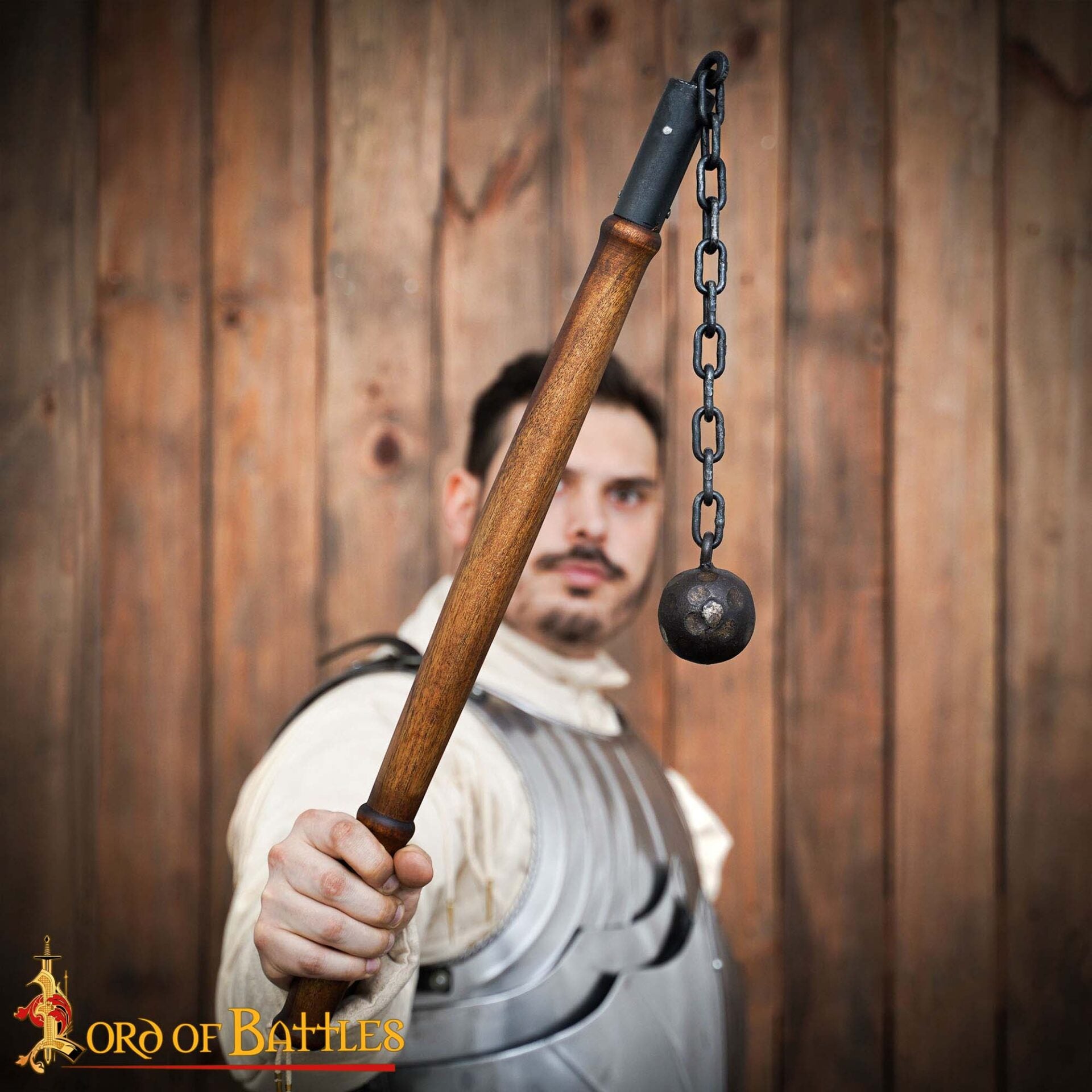 Maza de cadena medieval con bola de hierro y mango de madera - imagen 5