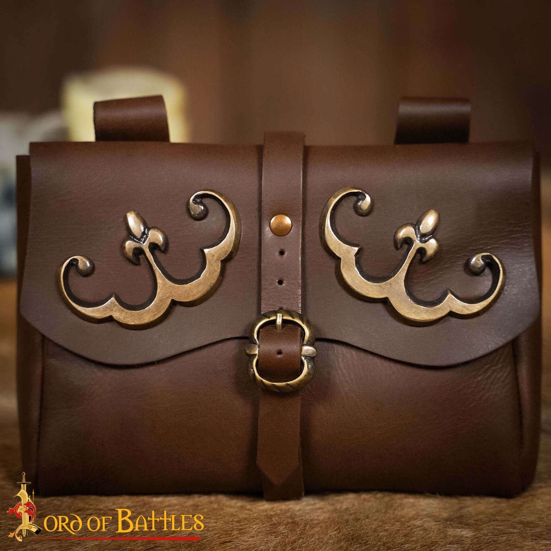 Imagen única de: Bolsa de cinturón medieval de cuero con adornos de latón
