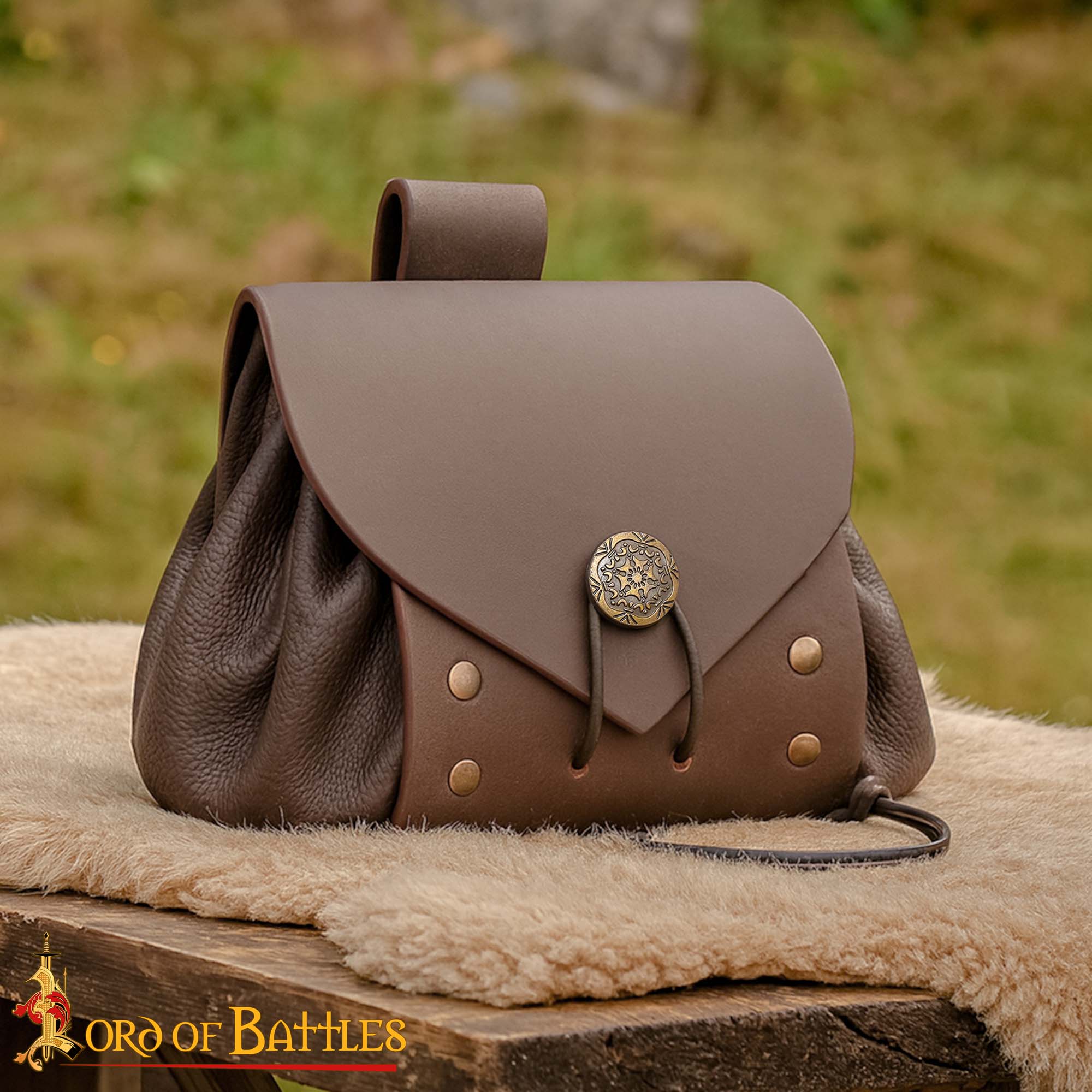 Bolsa de cinturón medieval en piel con botón de latón - imagen 2