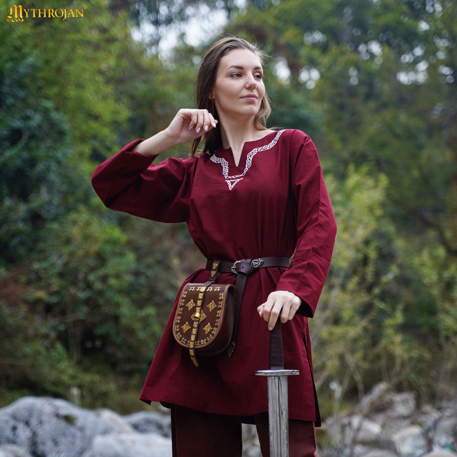 Túnica vikinga de algodón con cuello bordado