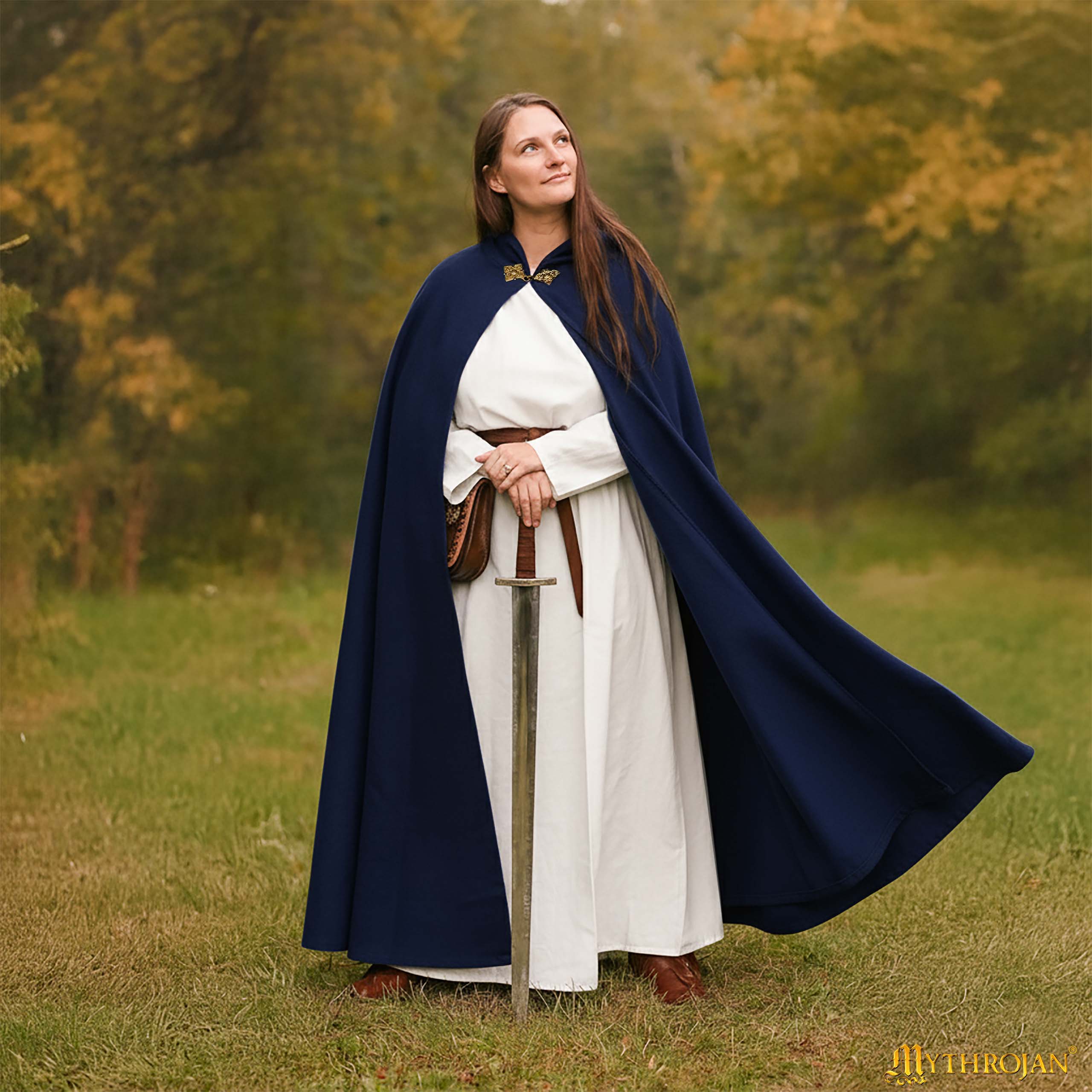 Capa medieval con capucha de lana y broche de latón macizo - imagen 4