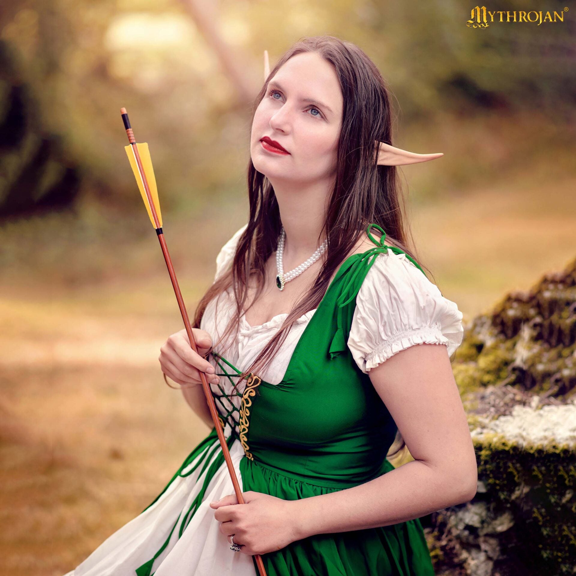 Vestido medieval verde con sobrevestido bordado y chemise - imagen 6