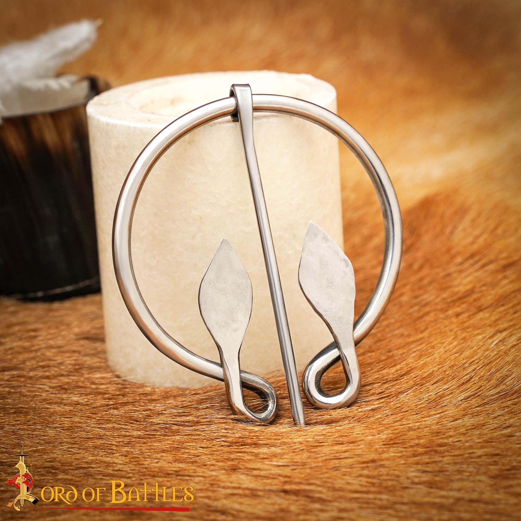 Fíbula penannular Ever-Bright de acero inoxidable — estilo Edad de Hierro y Medieval - Leaf End