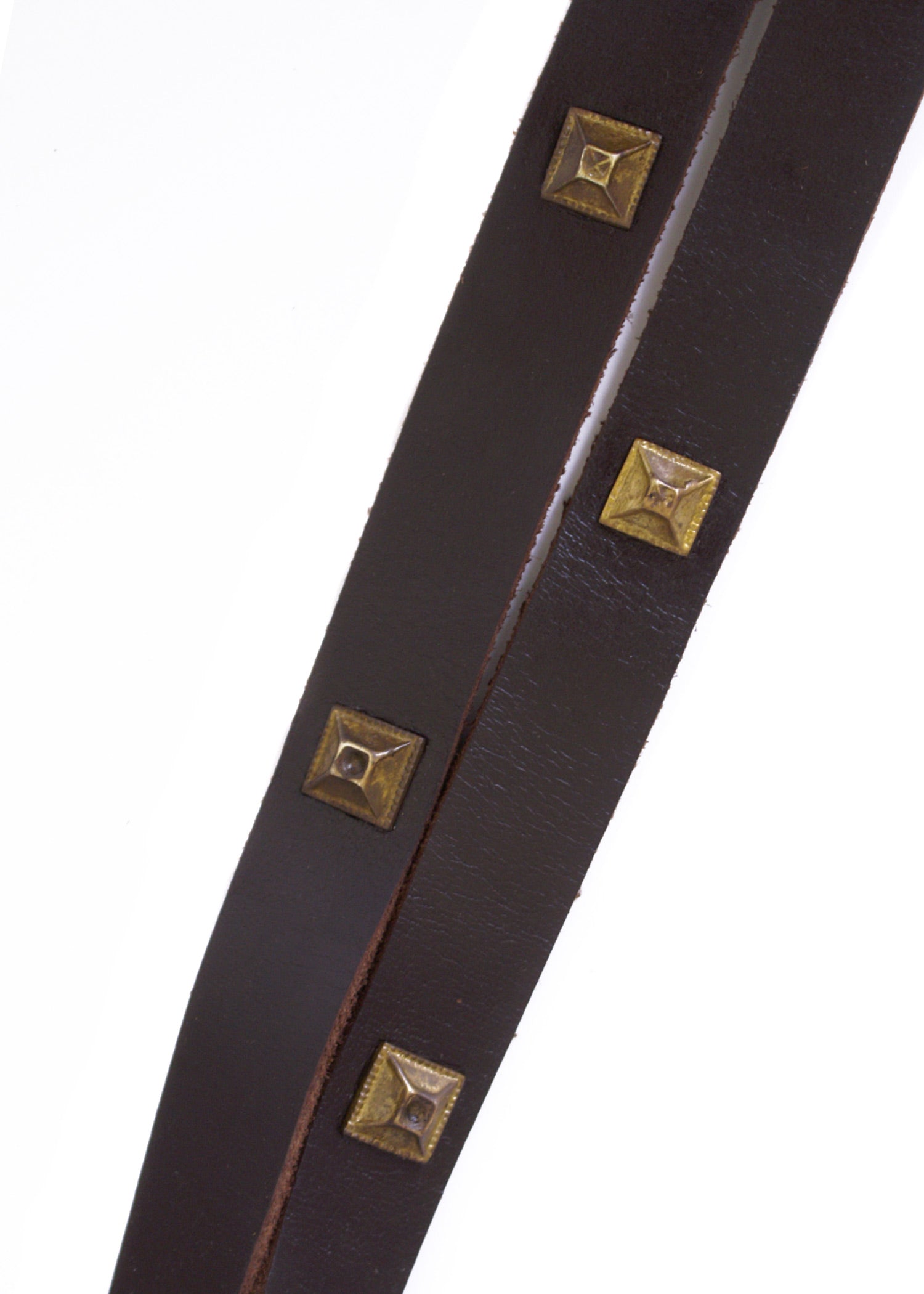 Imagen única de: Cinturón Medieval Largo Con Remaches Decorativos.