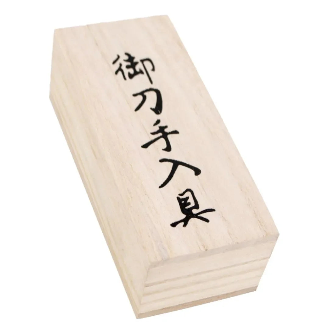 Imagen de Set de limpieza y mantenimiento de katanas parte de nuestra colección en Todo Medieval, sitio oficial.