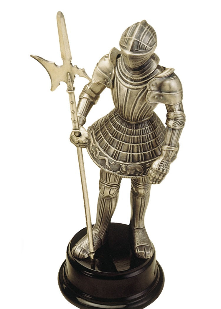 Imagen única de: Armadura De Caballero En Miniatura Con Alabarda.