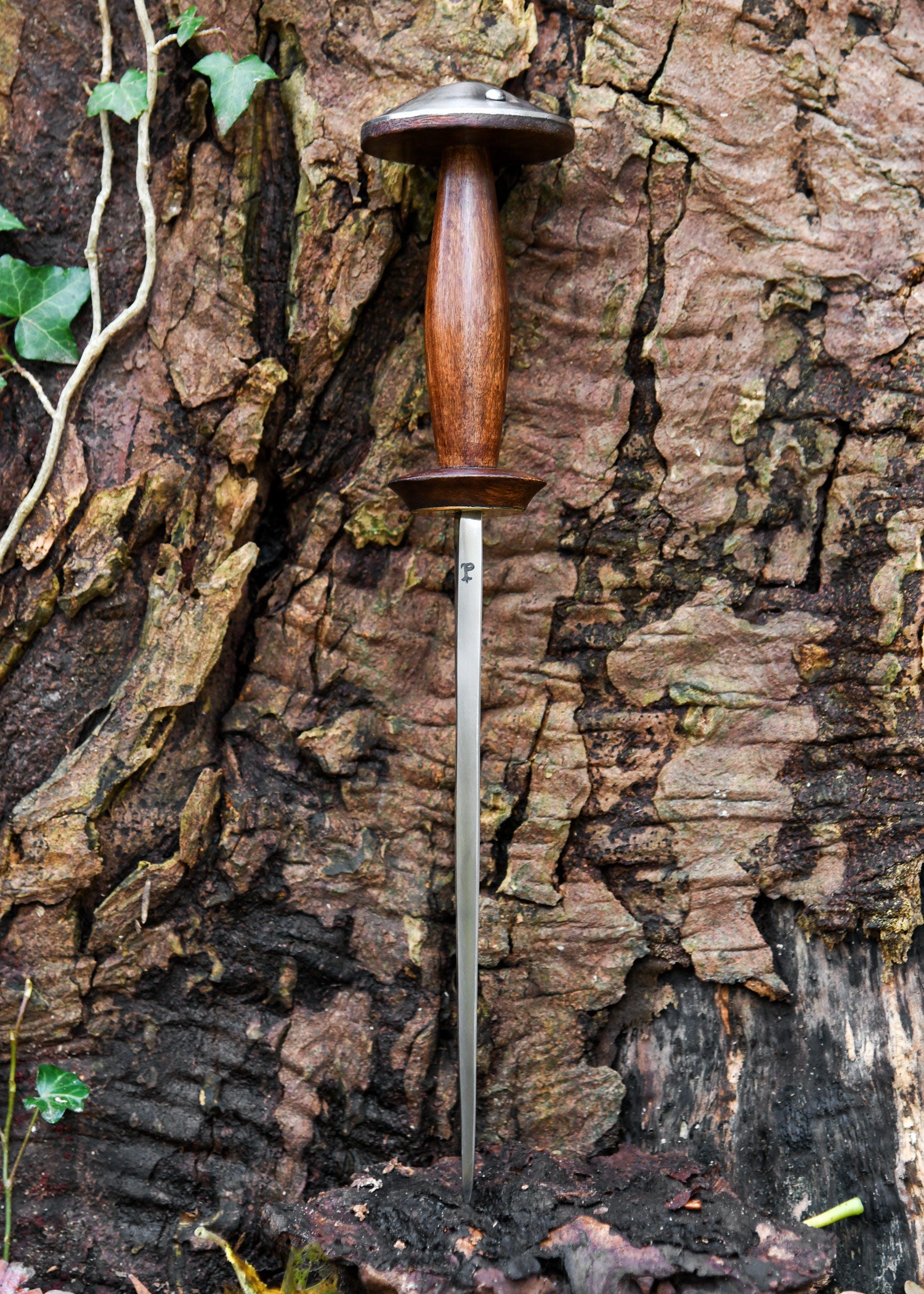 Imagen única de: Daga De Disco, Siglo Xv, Con Funda De Cuero.