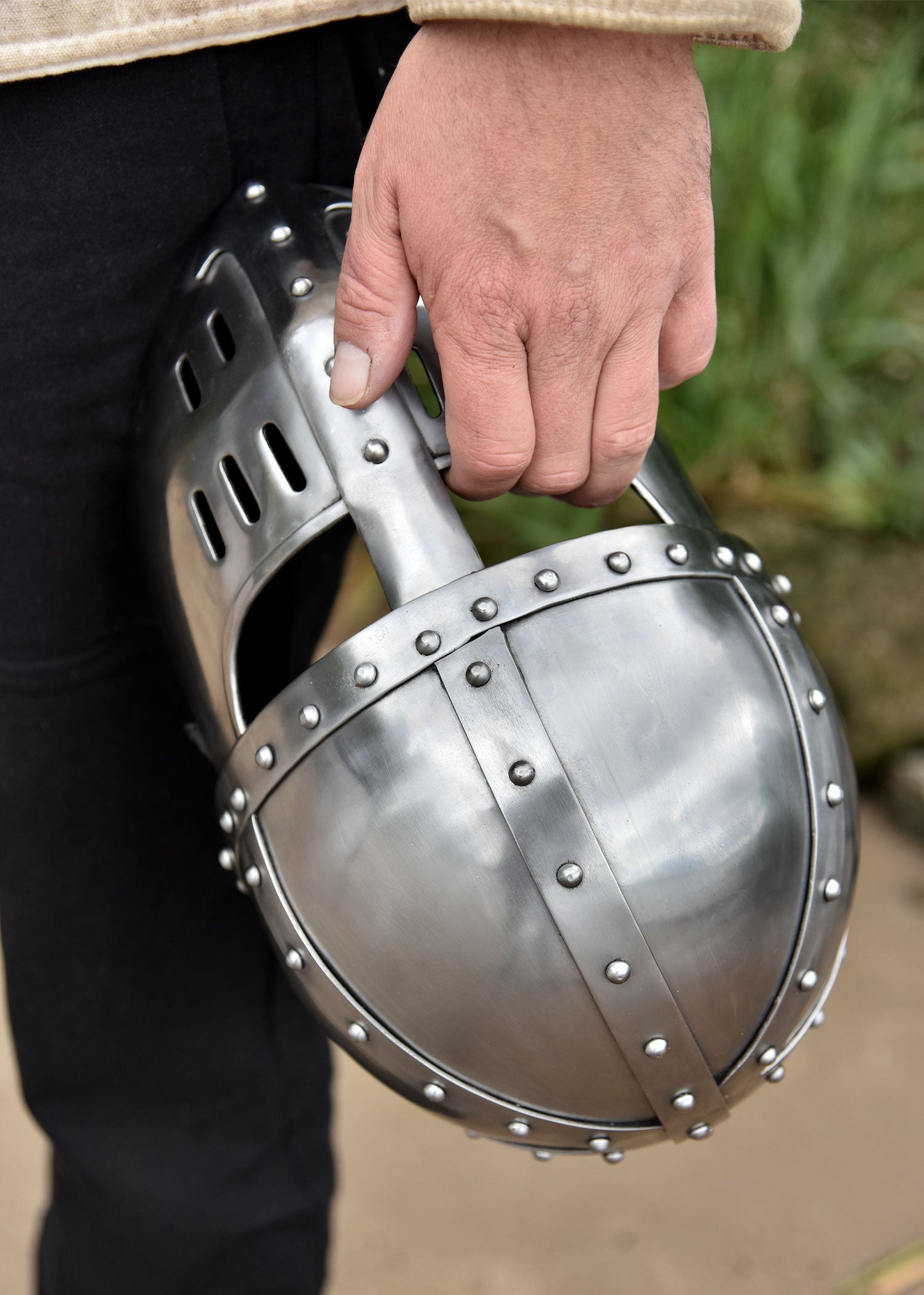 Imagen única de: Spangenhelm De La Alta Edad Media Con Placa Frontal, Acero De 2 Mm