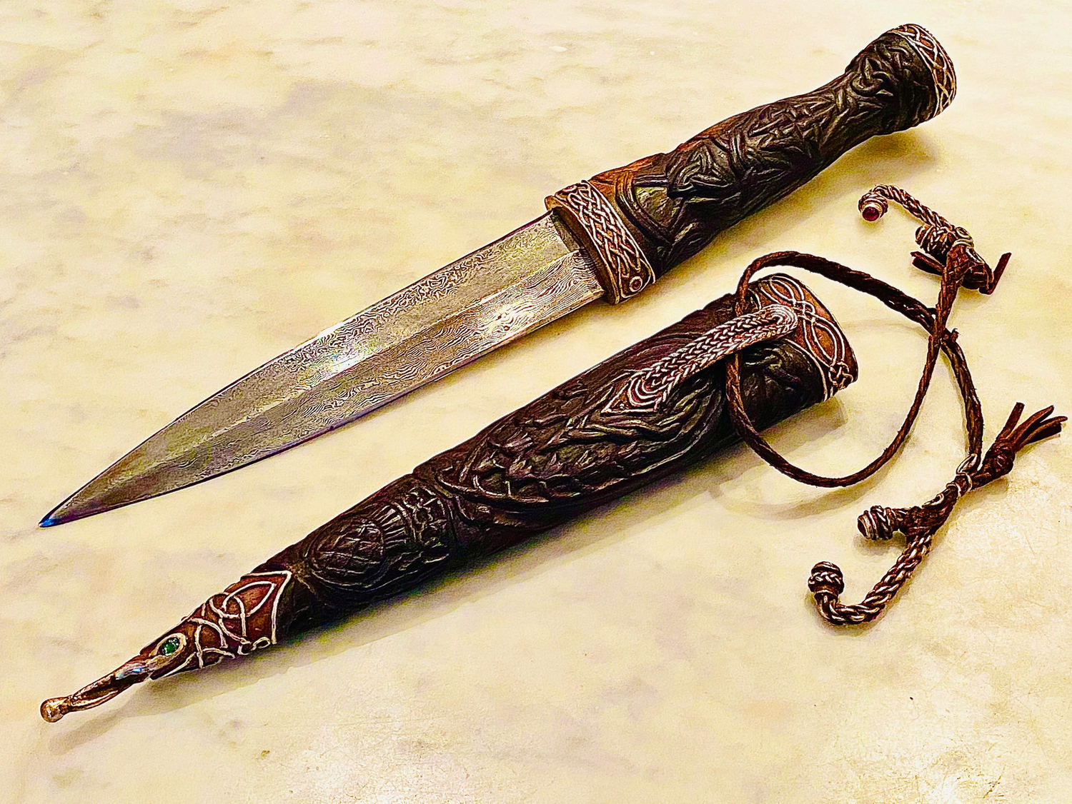 El Dirk Escocés: historia real de la daga tradicional de las Highlands