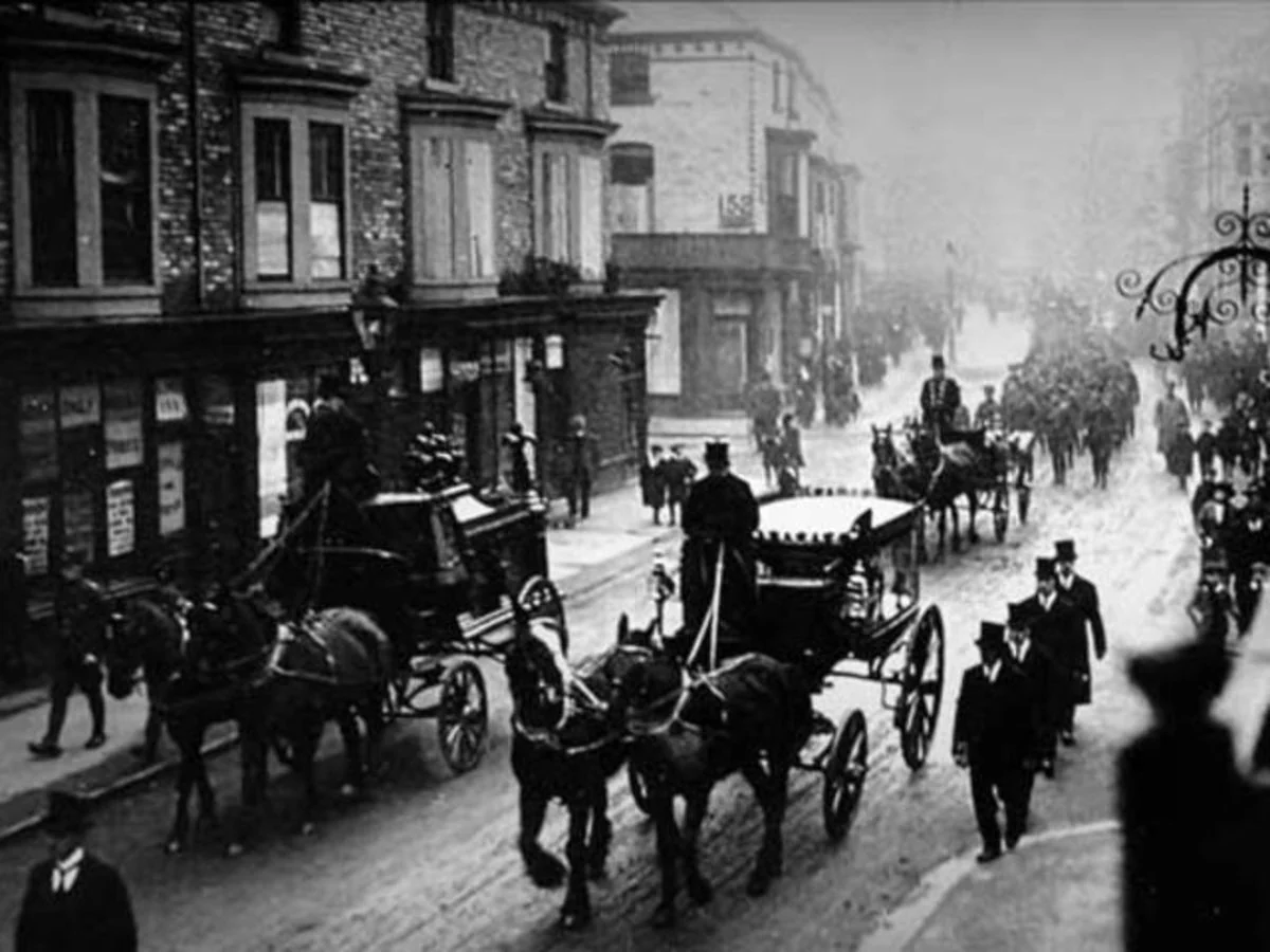 ¿De dónde vienen los Cortejos fúnebres y Velorios? Tradiciones mortuorias, desde la antigüedad a nuestros días