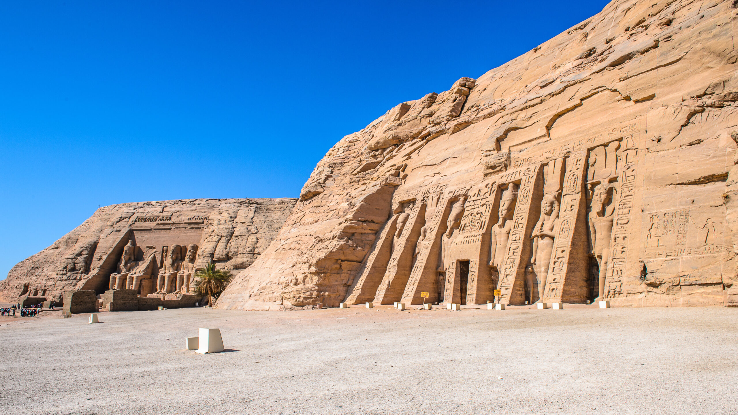 Foto en perspectiva del Templo Abu Simbel