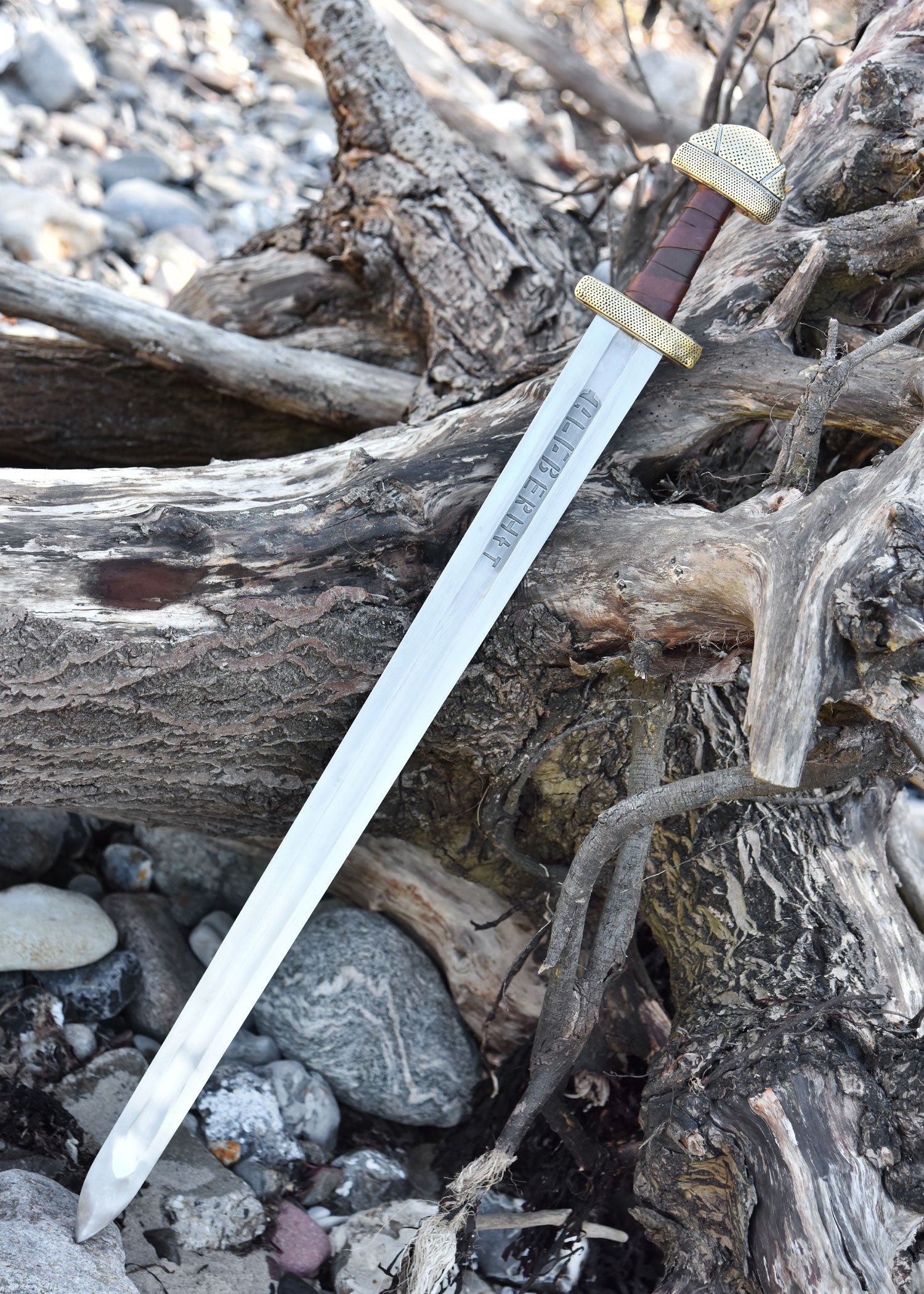 Imagen única de: Espada Ruso-vikinga, Tipo Petersen E1, Gnezdovo, Tumba C-15, Siglo Ix. Categoría-B