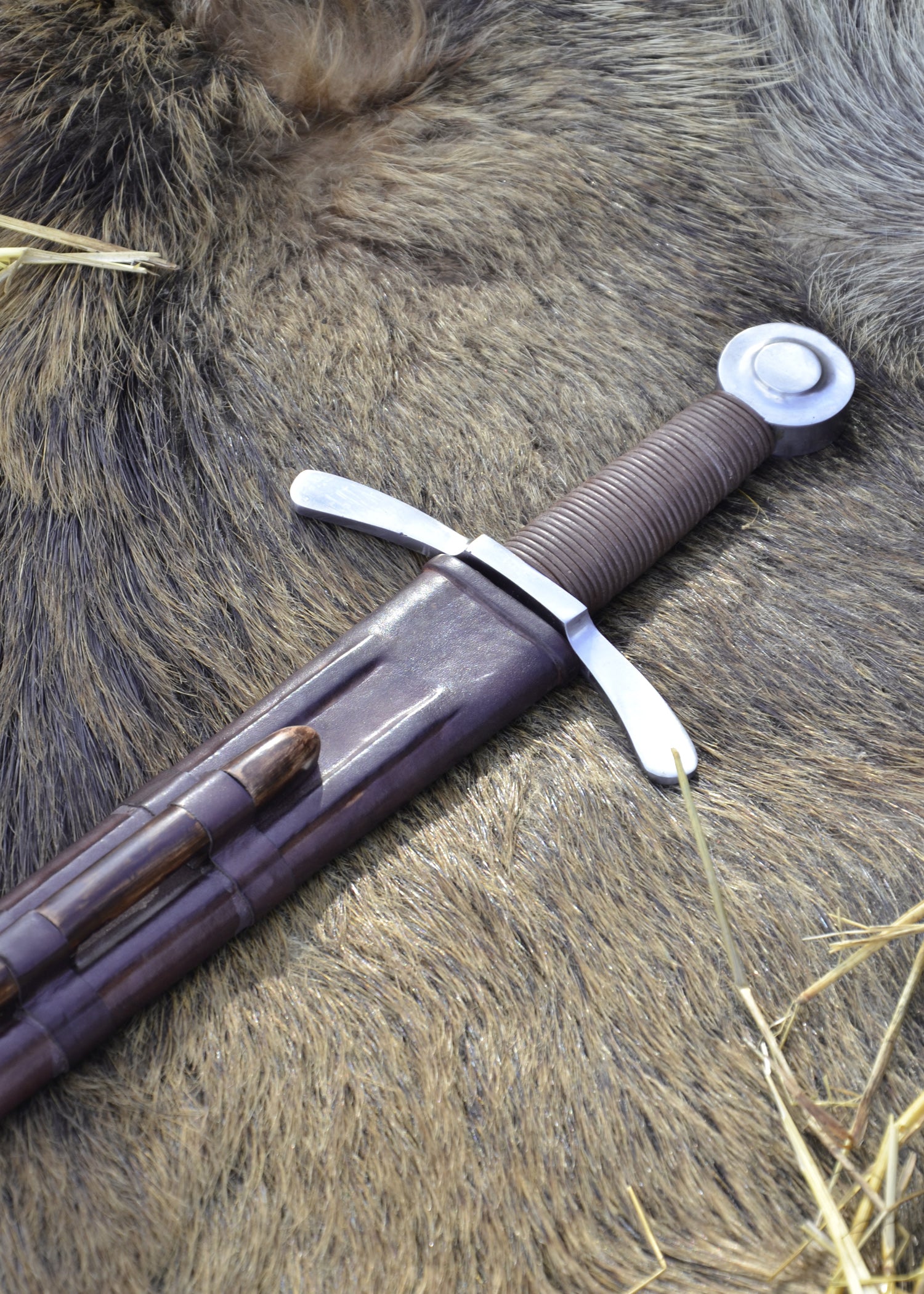 Imagen única de: Espada Cruzada Con Pomo Y Vaina, Versión Normal Categoría-B