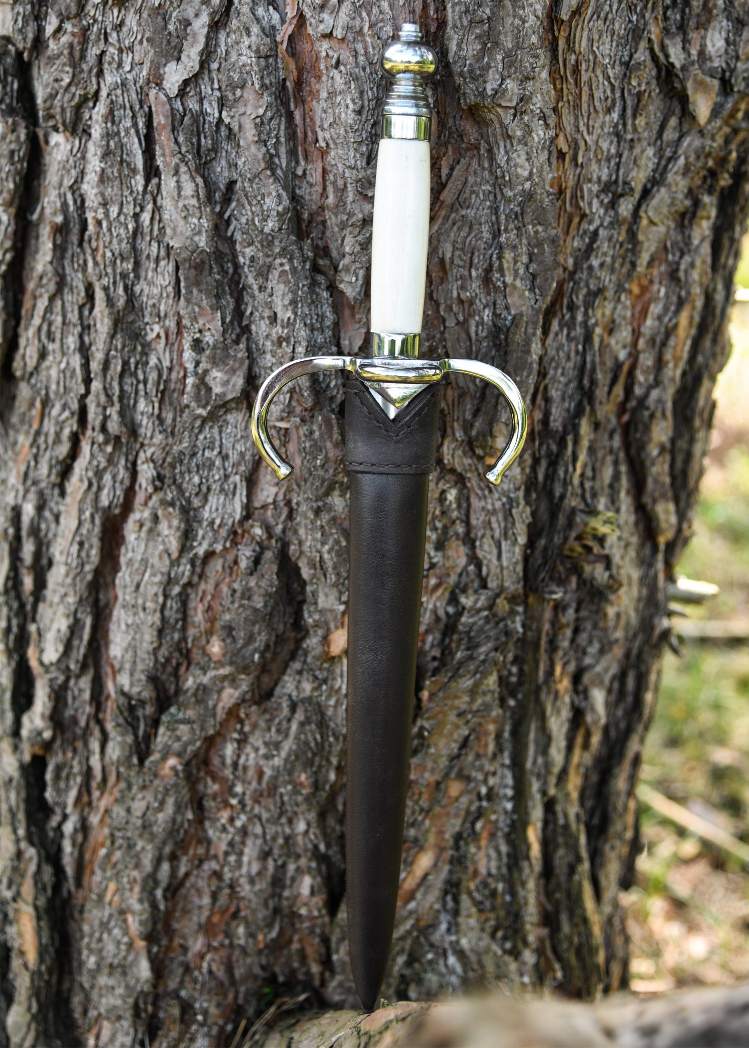 Imagen única de: Daga De Compañía De Estoque, Siglo Xvi, Con Funda De Cuero.