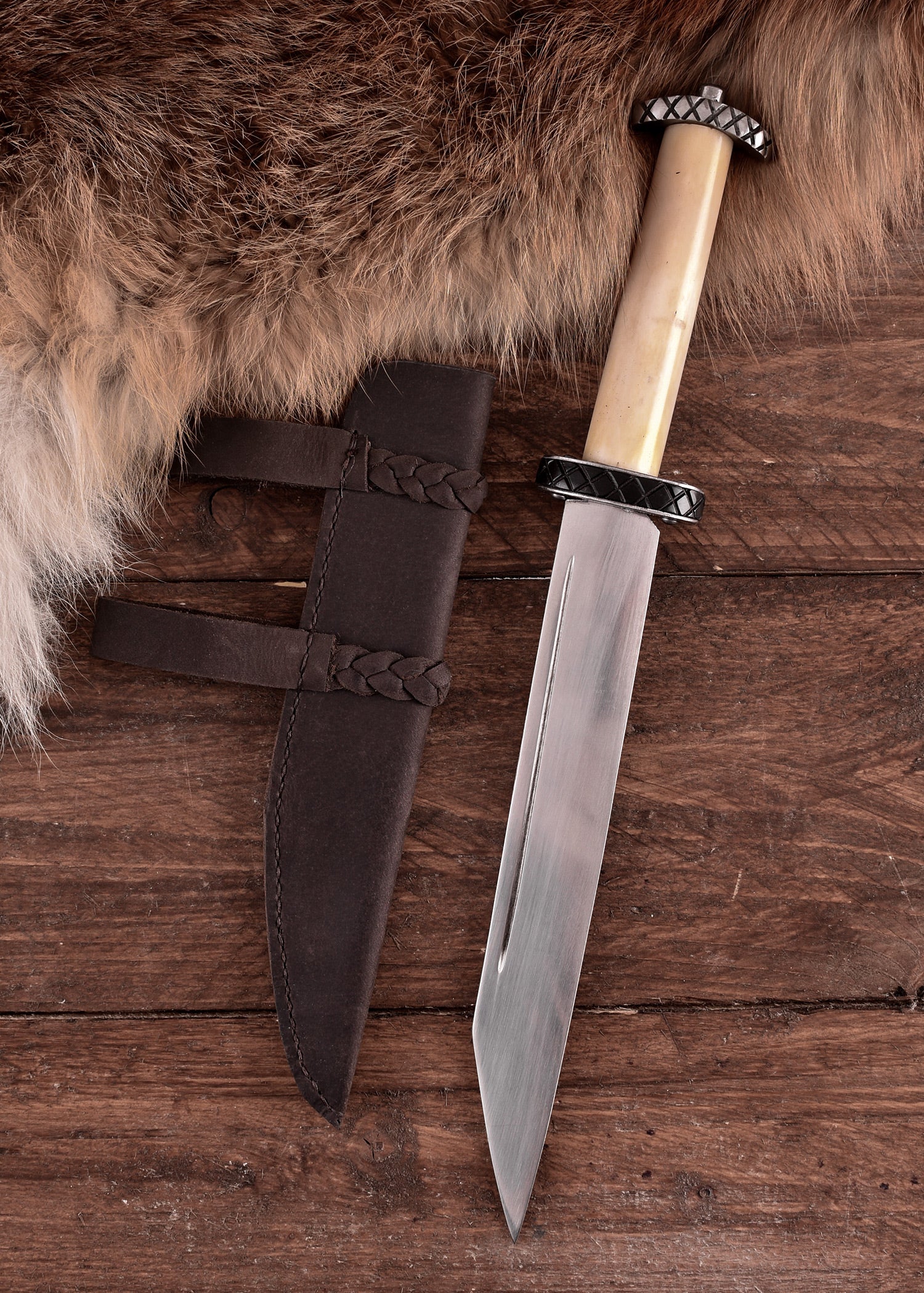 Imagen única de: Sax (Seax) Corto Con Mango De Hueso Y Funda De Cuero.