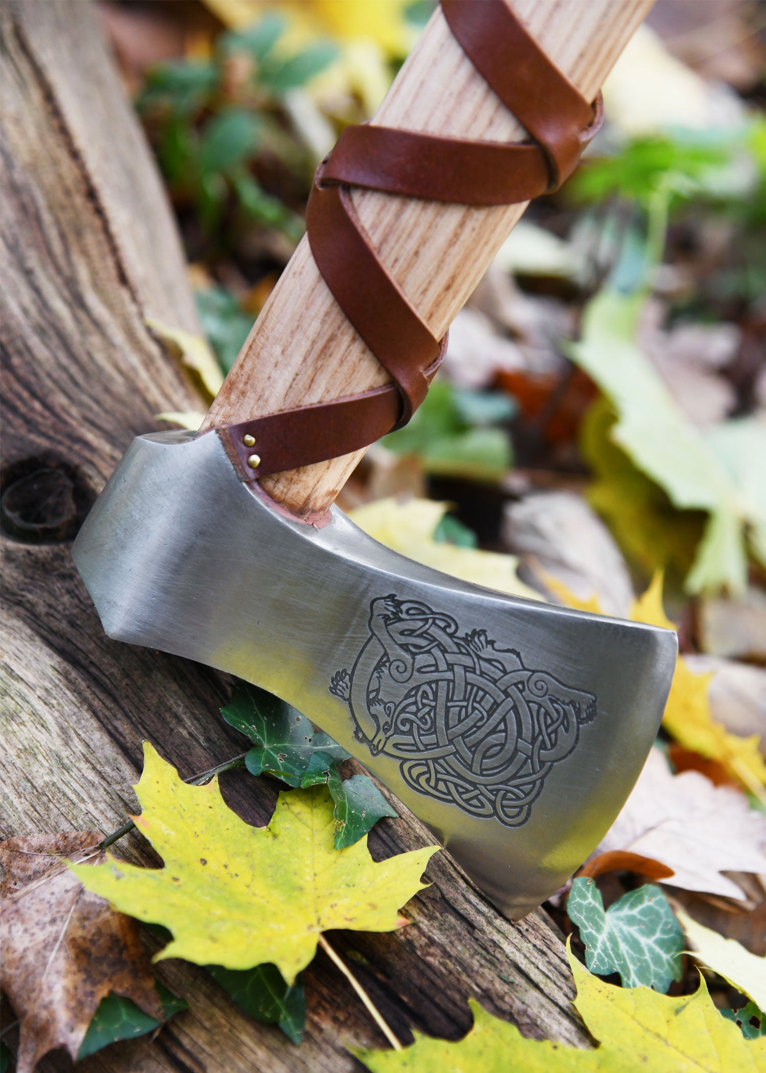 Imagen única de: Hacha Vikinga Fabricada En Acero Fundido, Tipo H, Con Grabado Y Forrado En Cuero