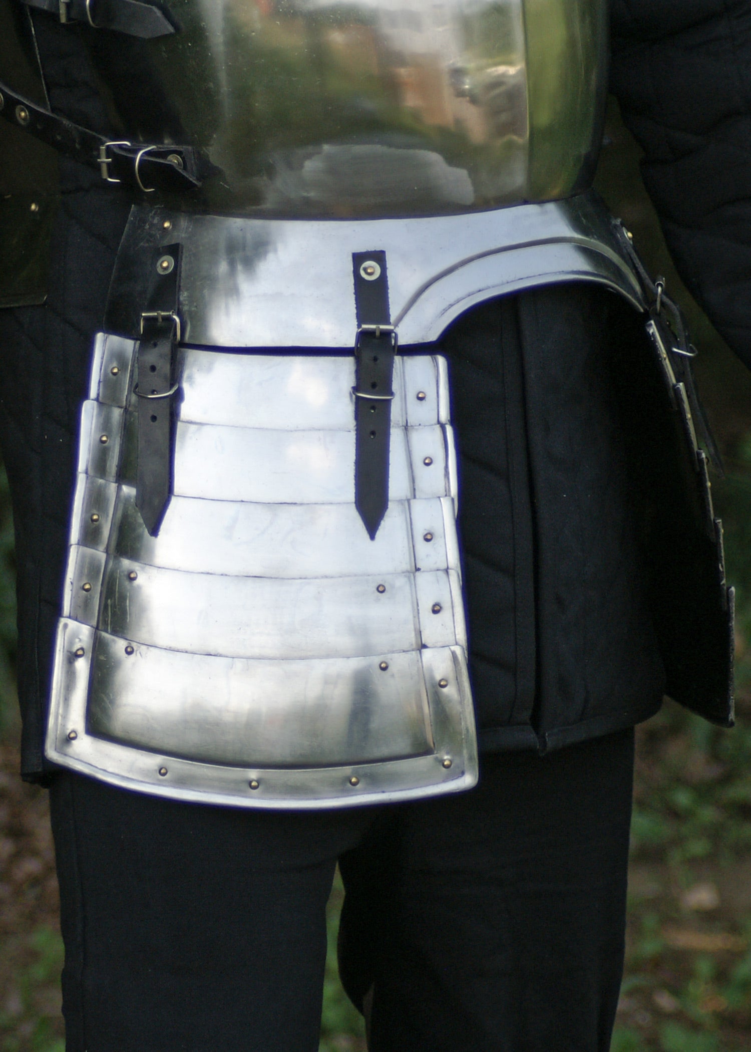 Imagen única de: Arnés Con Bolsillos En Las Piernas, Siglo Xvi, Acero De 1,6 Mm.