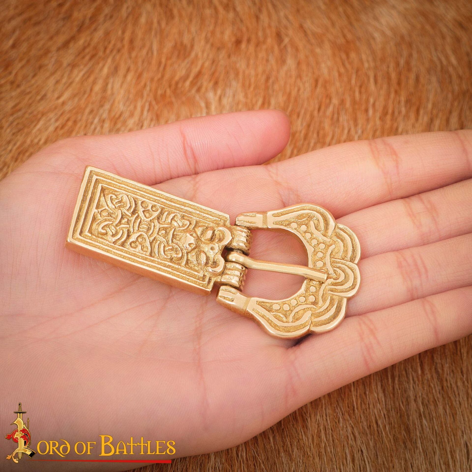 Imagen única de: Hebilla Medieval de Latón para Cinturón - Accesorio Histórico Grabado - Latón Macizo