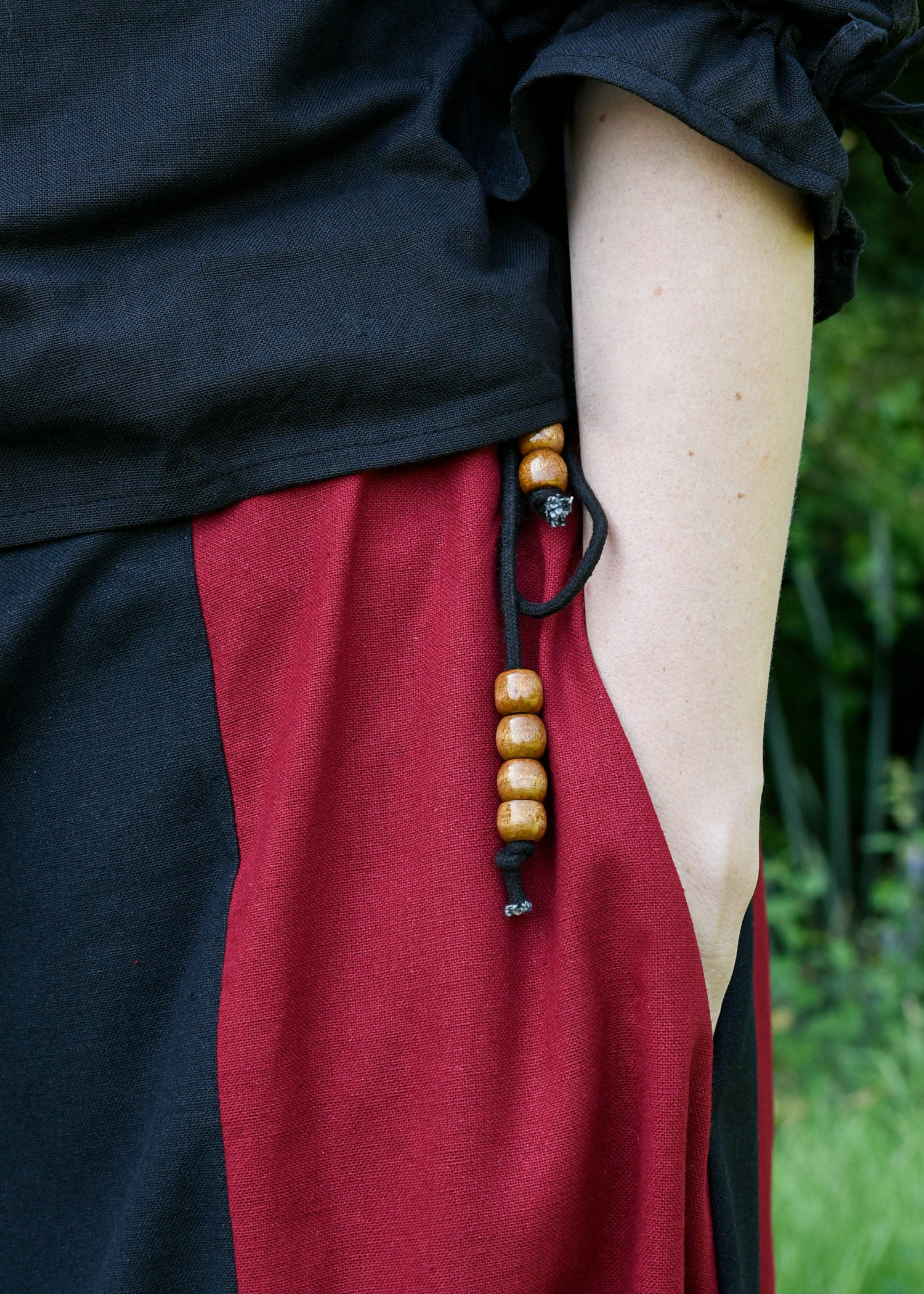 Imagen única de: Falda Medieval Con Vuelo, Negro/rojo