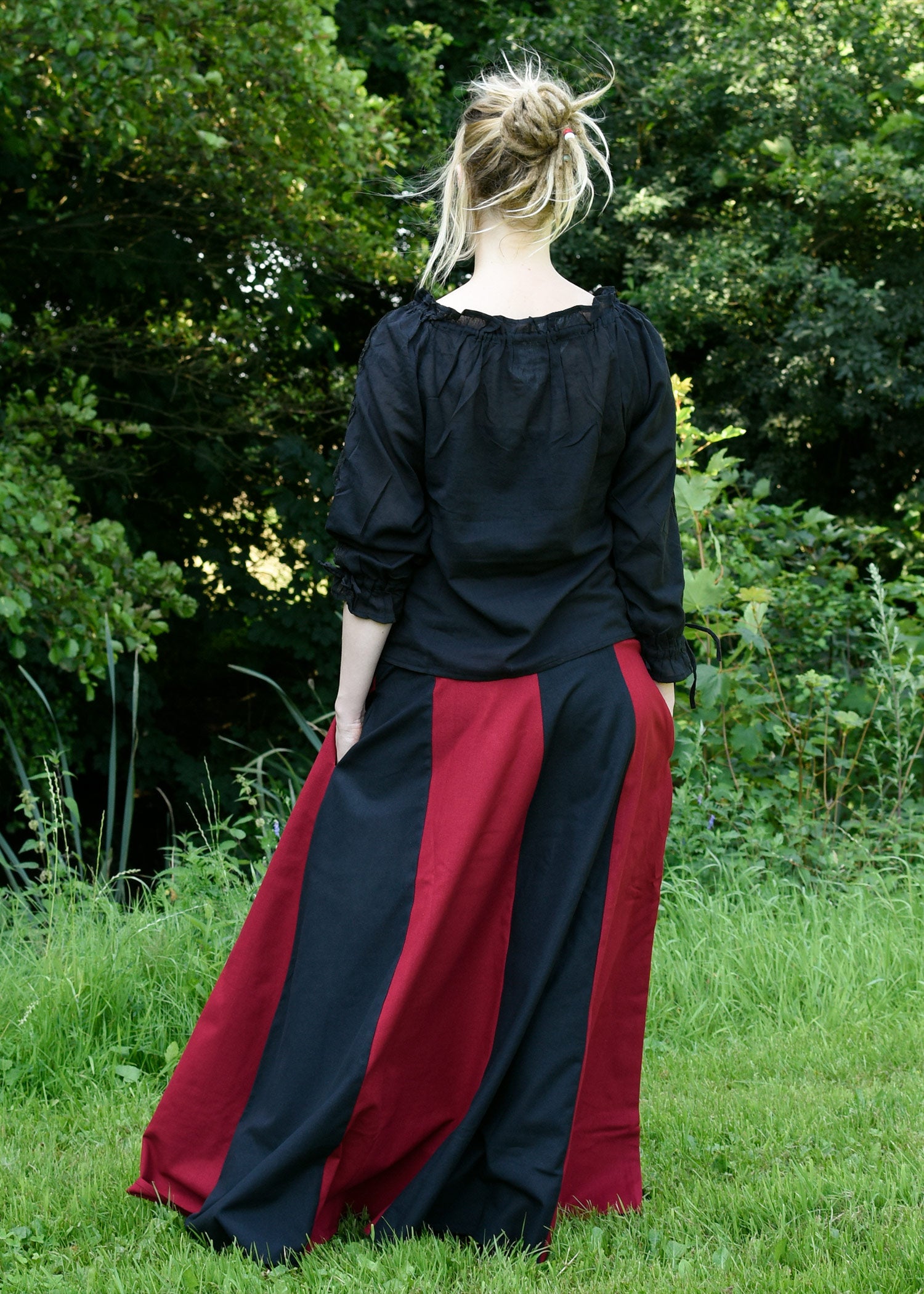 Imagen única de: Falda Medieval Con Vuelo, Negro/rojo