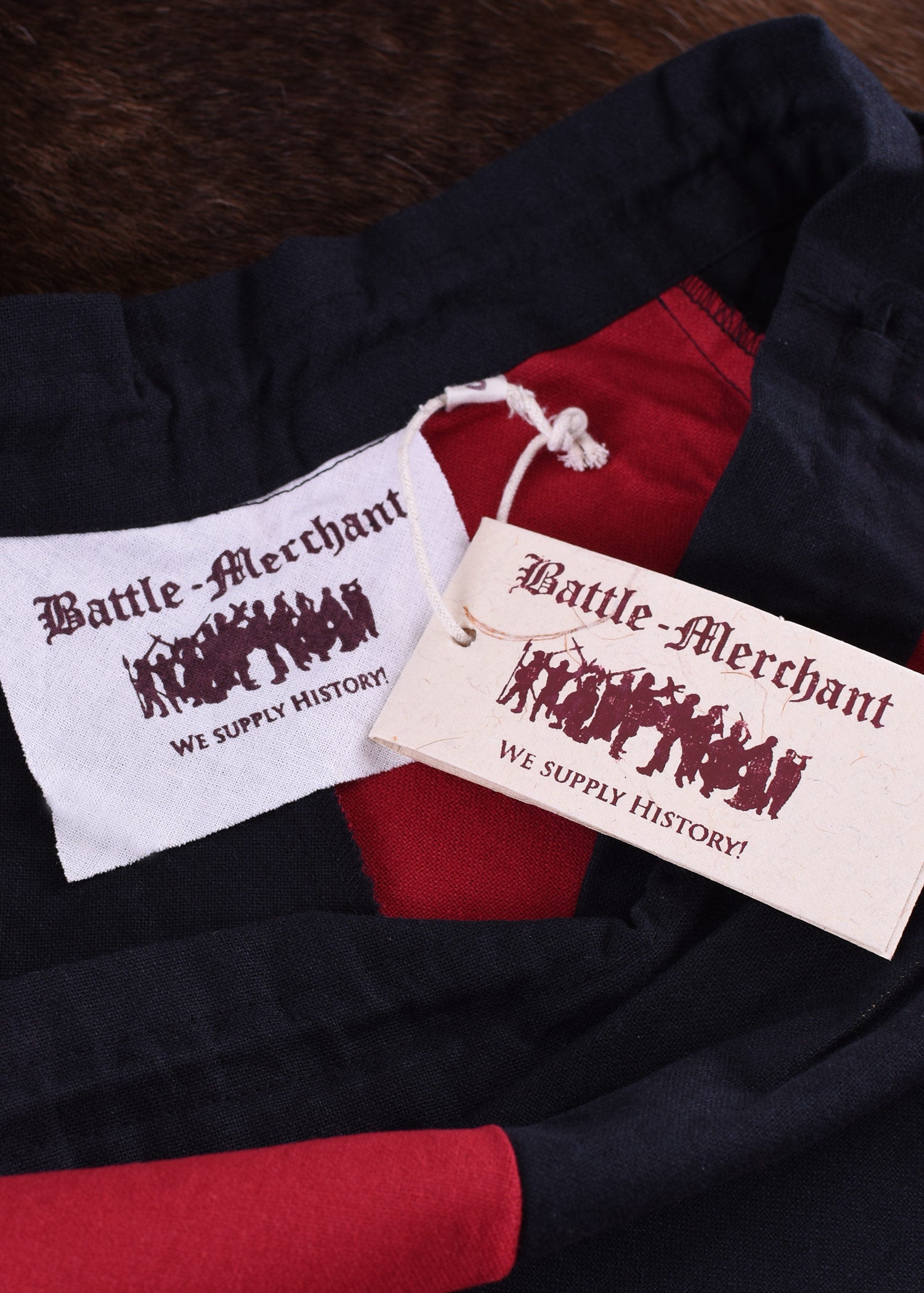 Imagen única de: Falda Medieval Con Vuelo, Negro/rojo