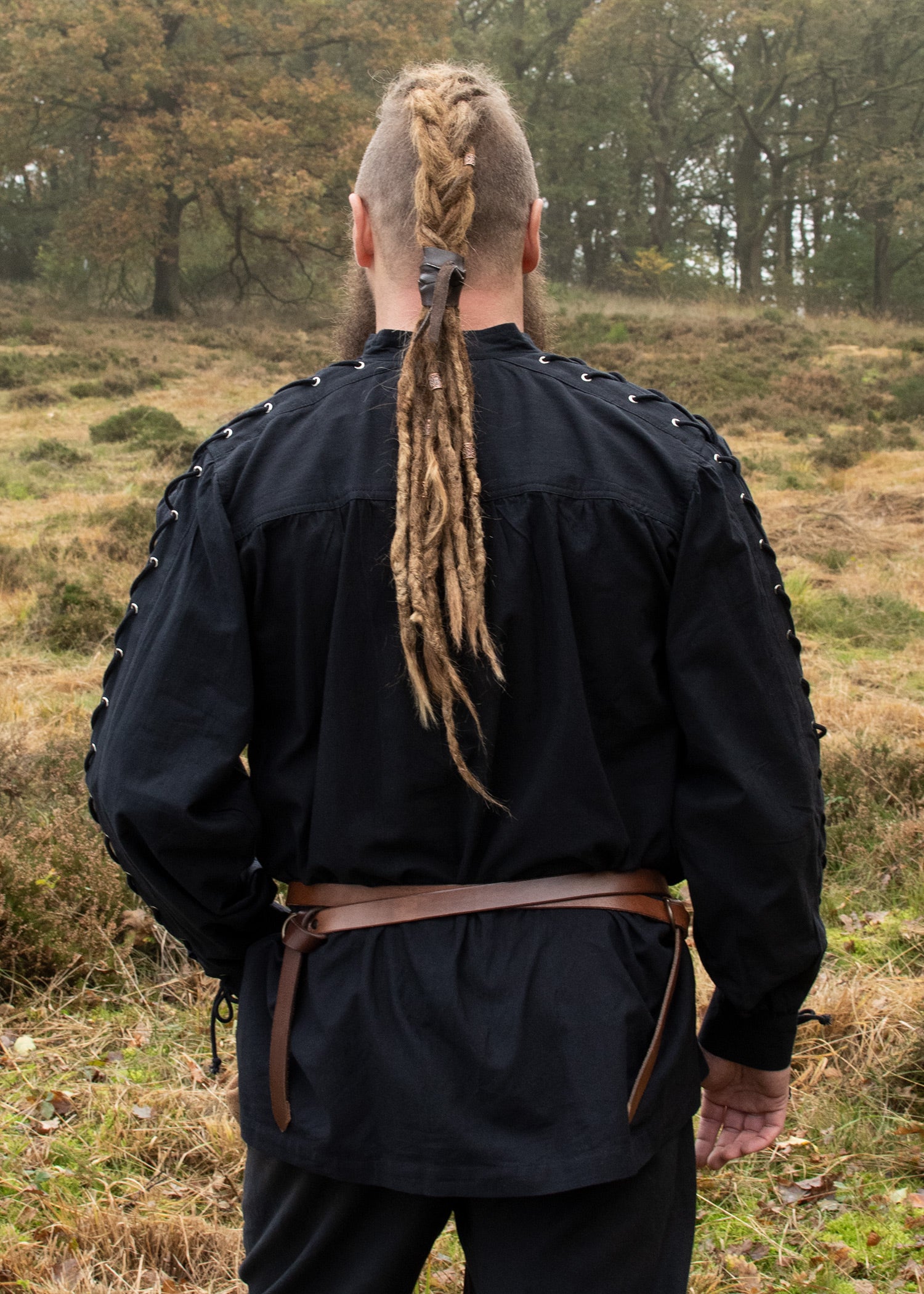 Imagen única de: Camisa Medieval Corvin Con Cordones, Negra