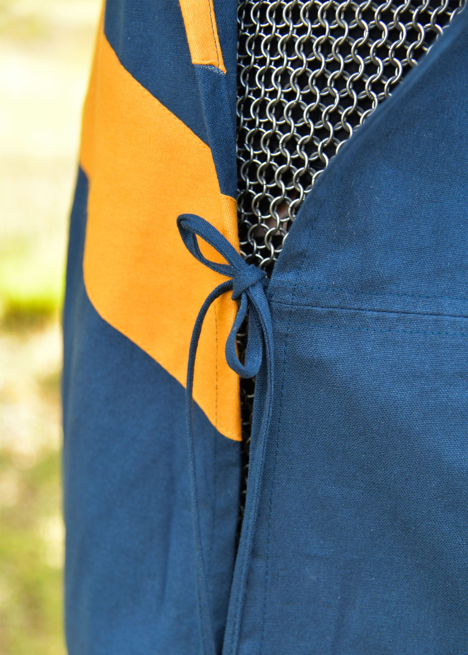 Tabardo Medieval a Rayas Azul y Amarillo