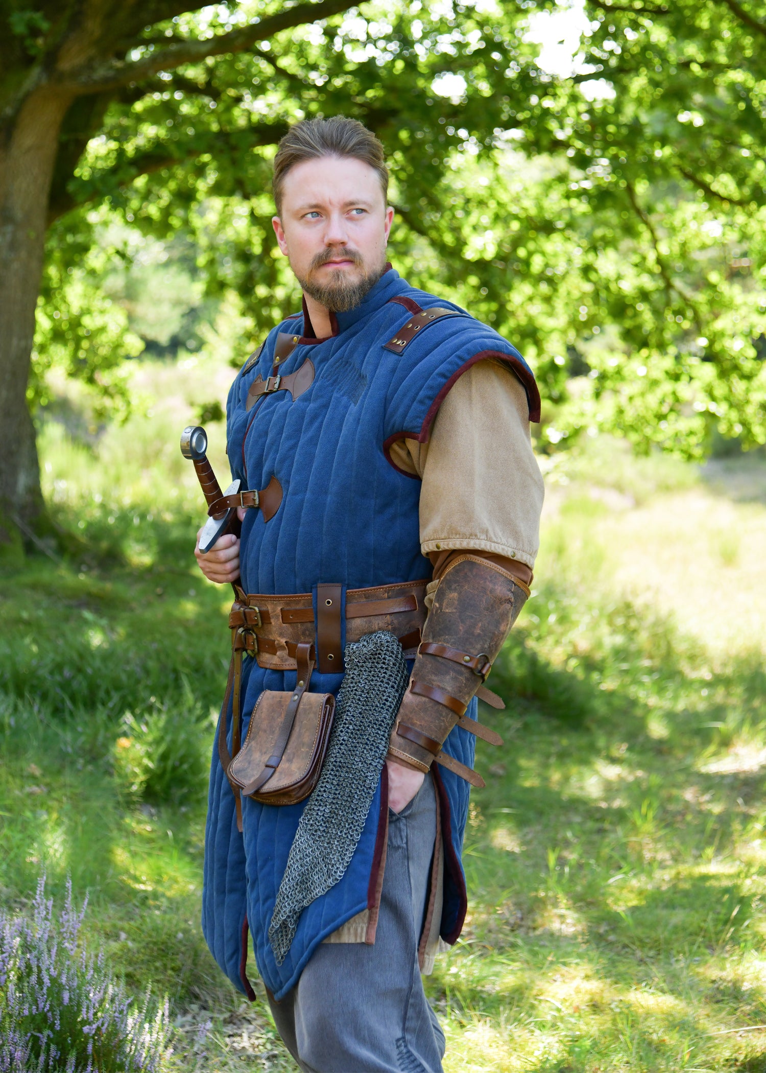 Gambesón Medieval Vari con Aspecto Desgastado – Azul y Marrón