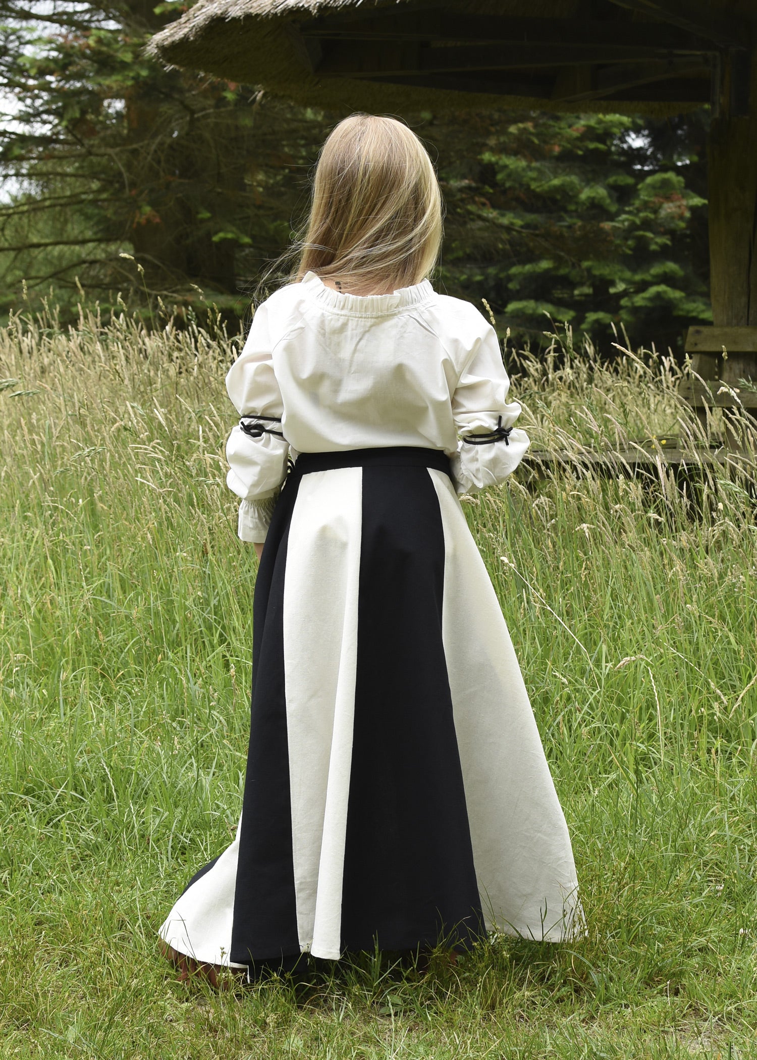 Imagen única de: Falda Medieval Infantil Lucia, Acampanada, Negro/natural