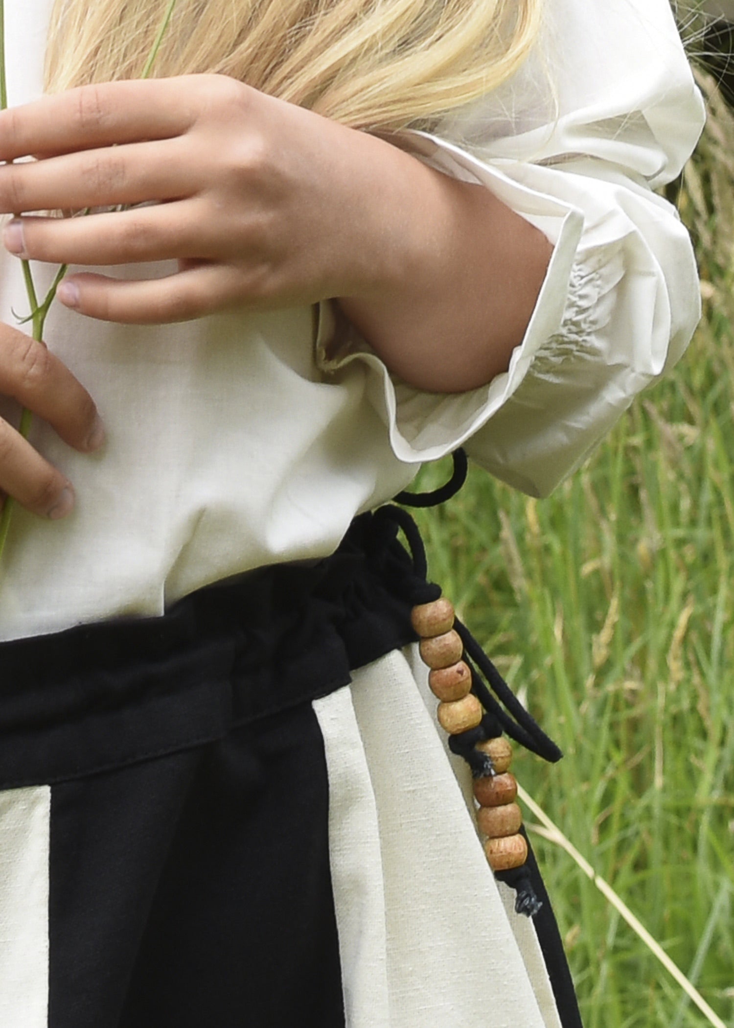Imagen única de: Falda Medieval Infantil Lucia, Acampanada, Negro/natural