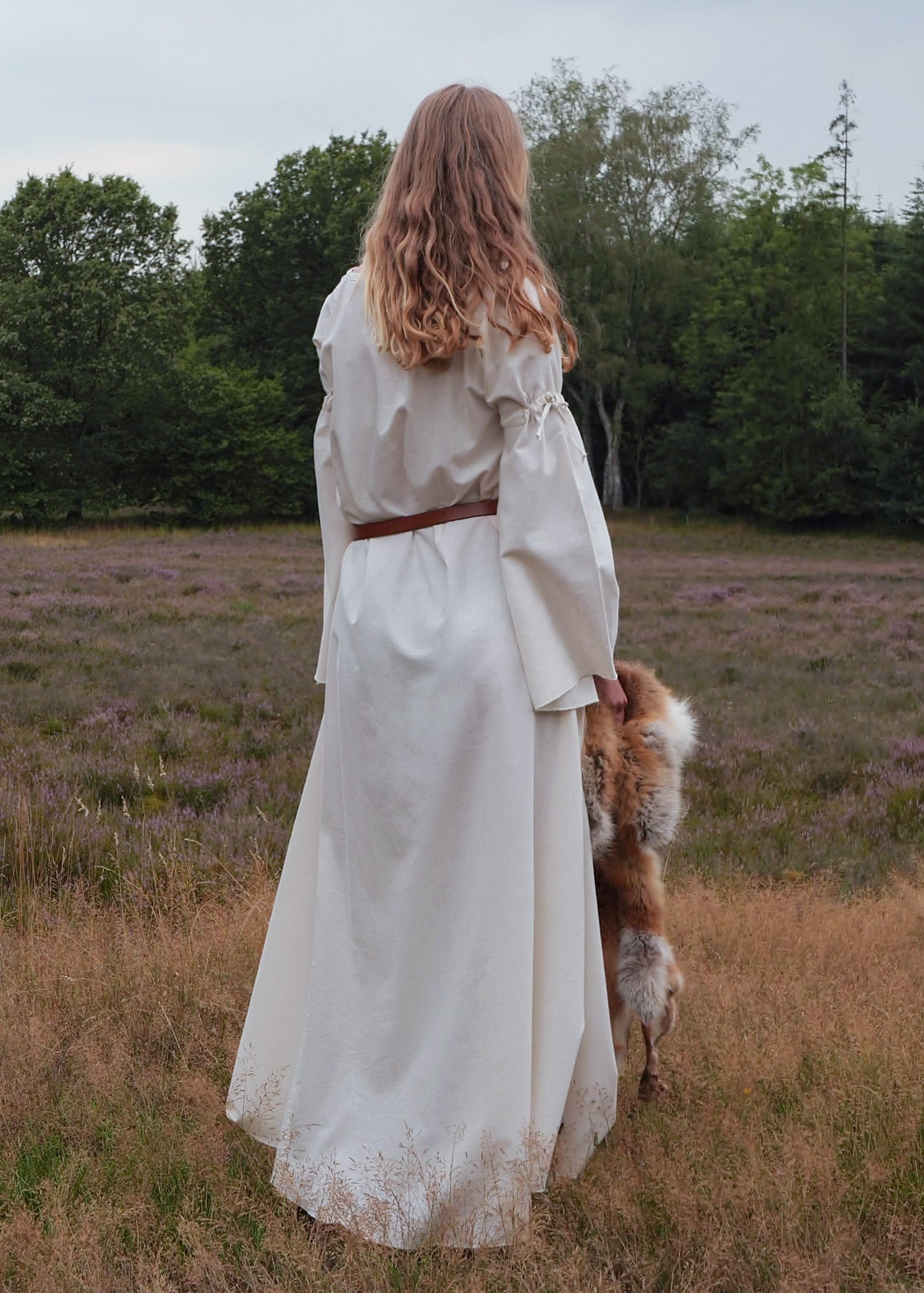 Imagen única de: Vestido Interior Medieval Burglinde Con Mangas De Trompeta, Natural