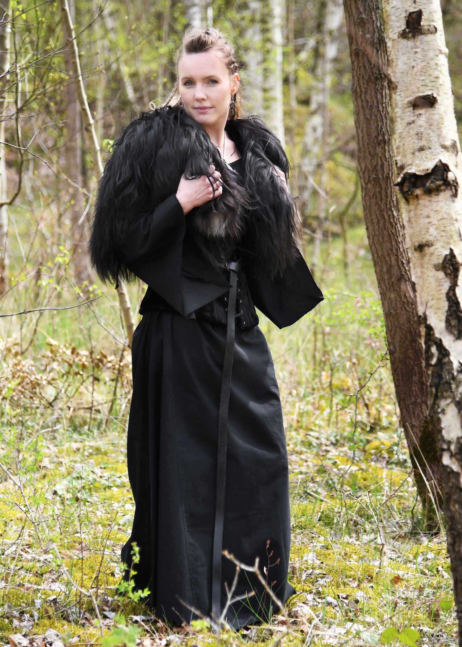 Imagen única de: Vestido Interior Medieval Burglinde Con Mangas De Trompeta, Negro