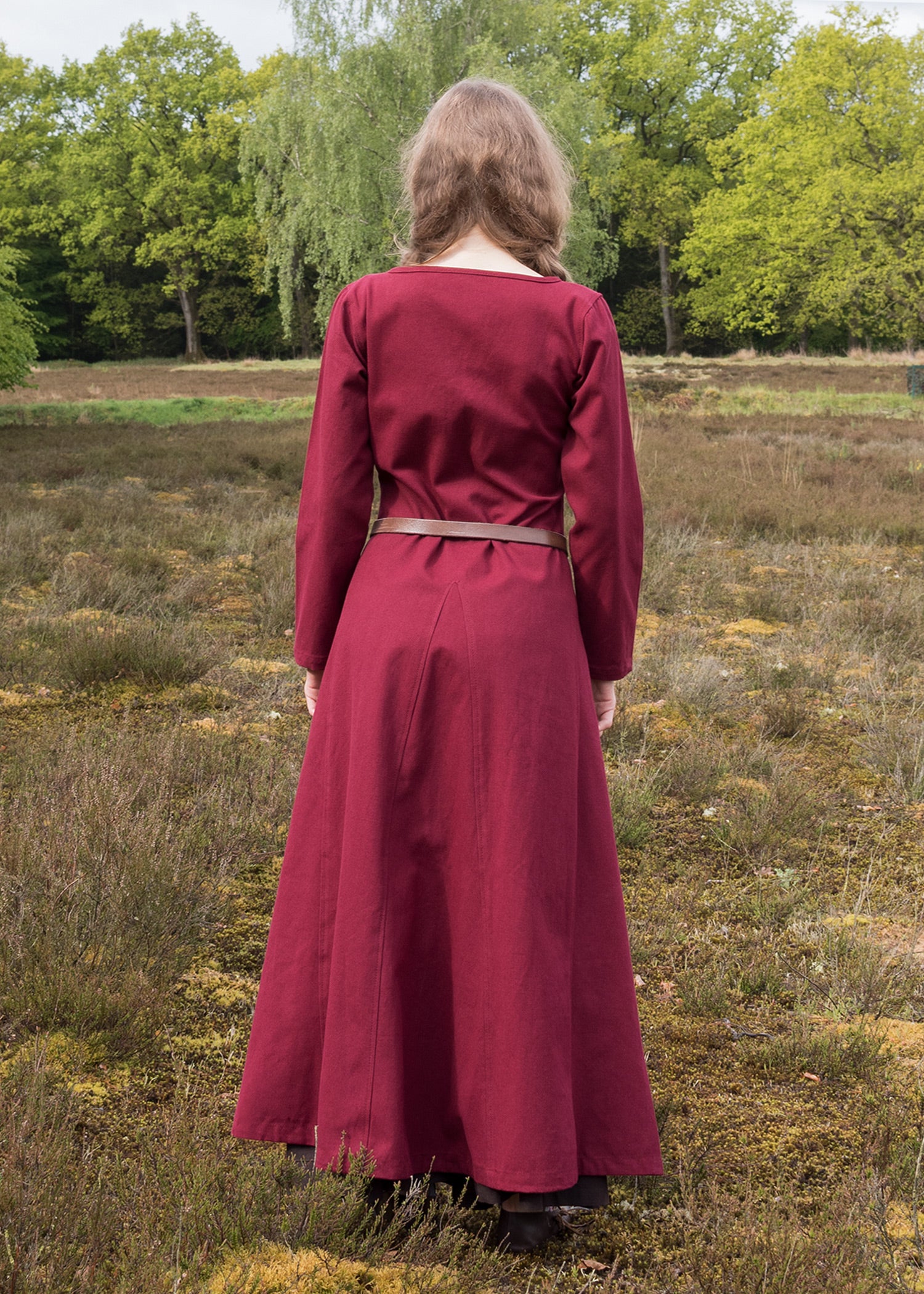 Imagen única de: Cotehardie Ava, Vestido Medieval, Rojo Vino