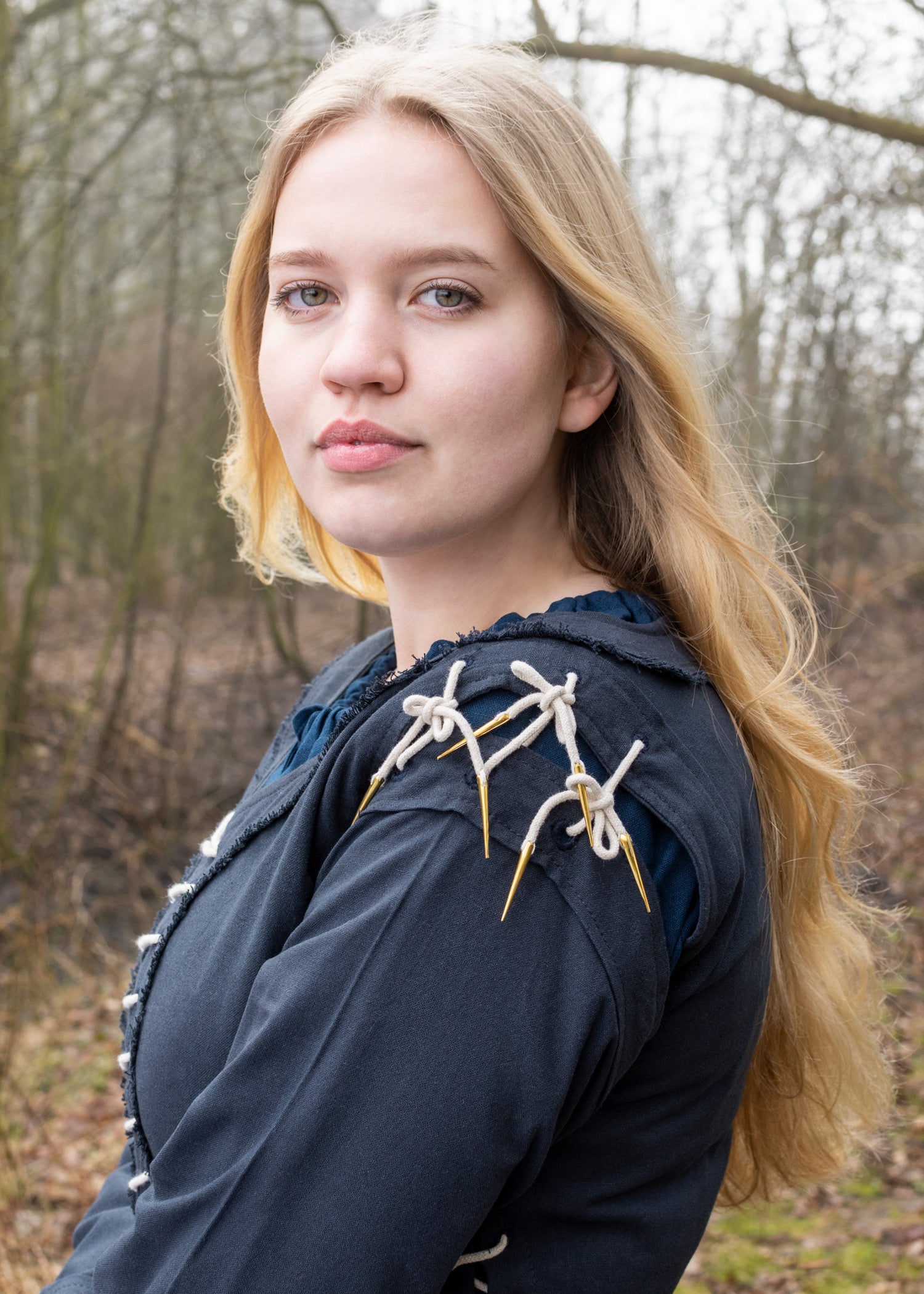 Imagen única de: Vestido Medieval Marit Con Cordones, Azul Oscuro