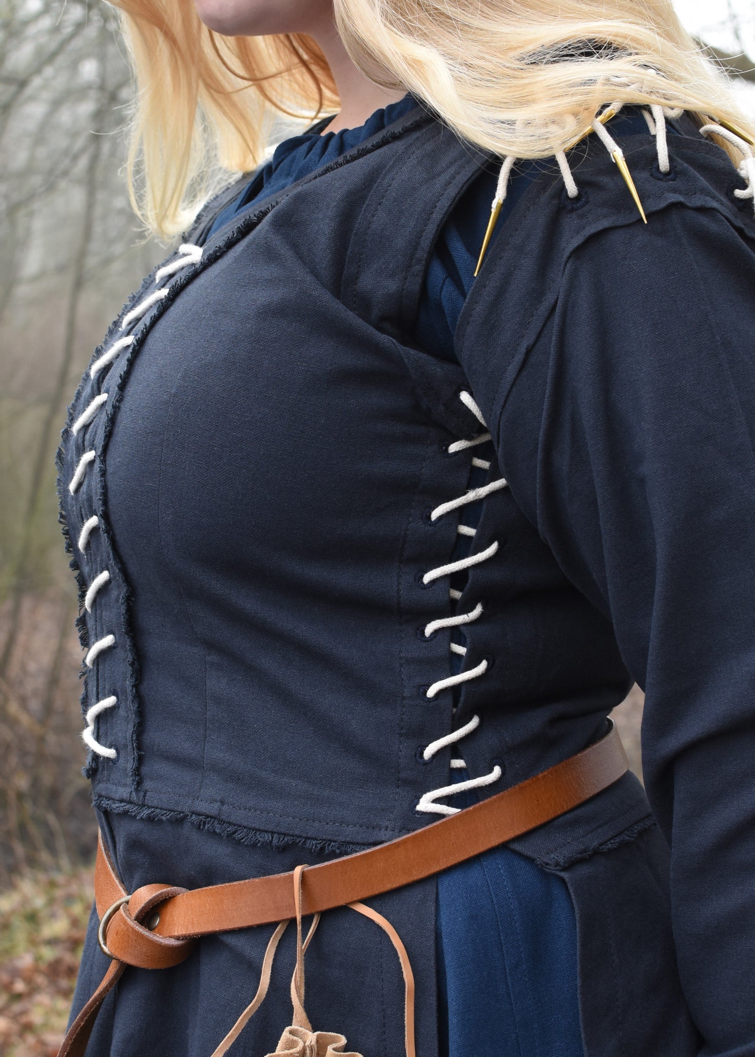 Imagen única de: Vestido Medieval Marit Con Cordones, Azul Oscuro