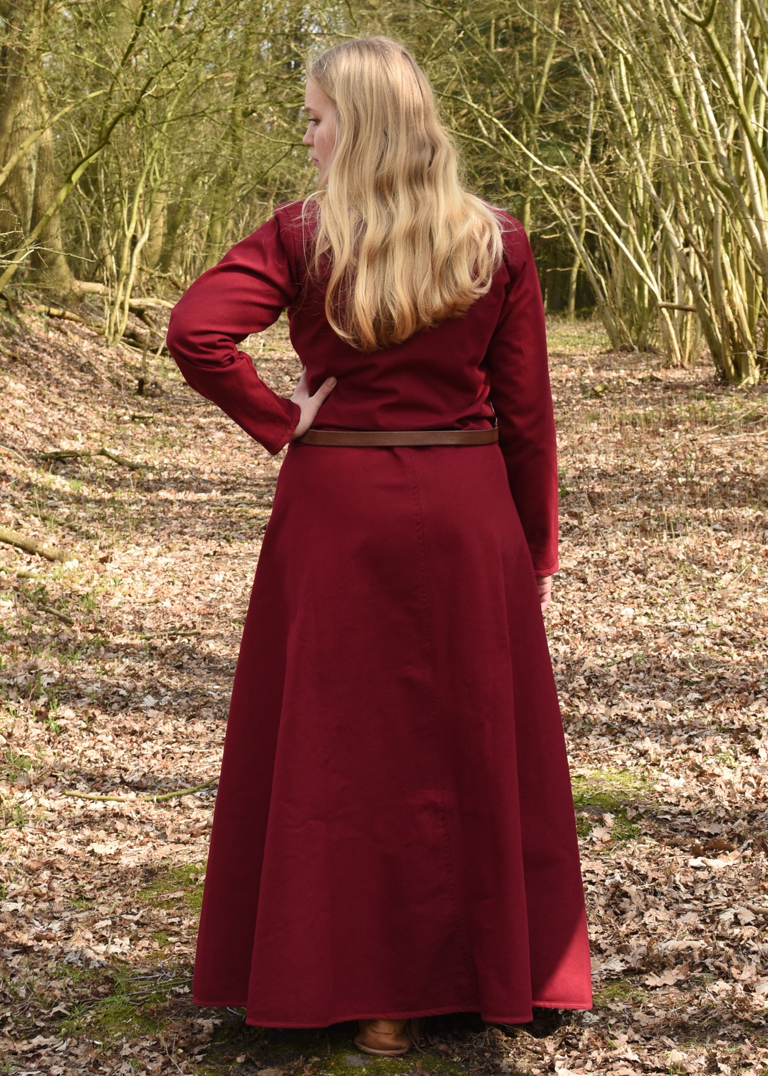 Imagen única de: Vestido Medieval Sencillo Afra De Lona, Rojo Vino.